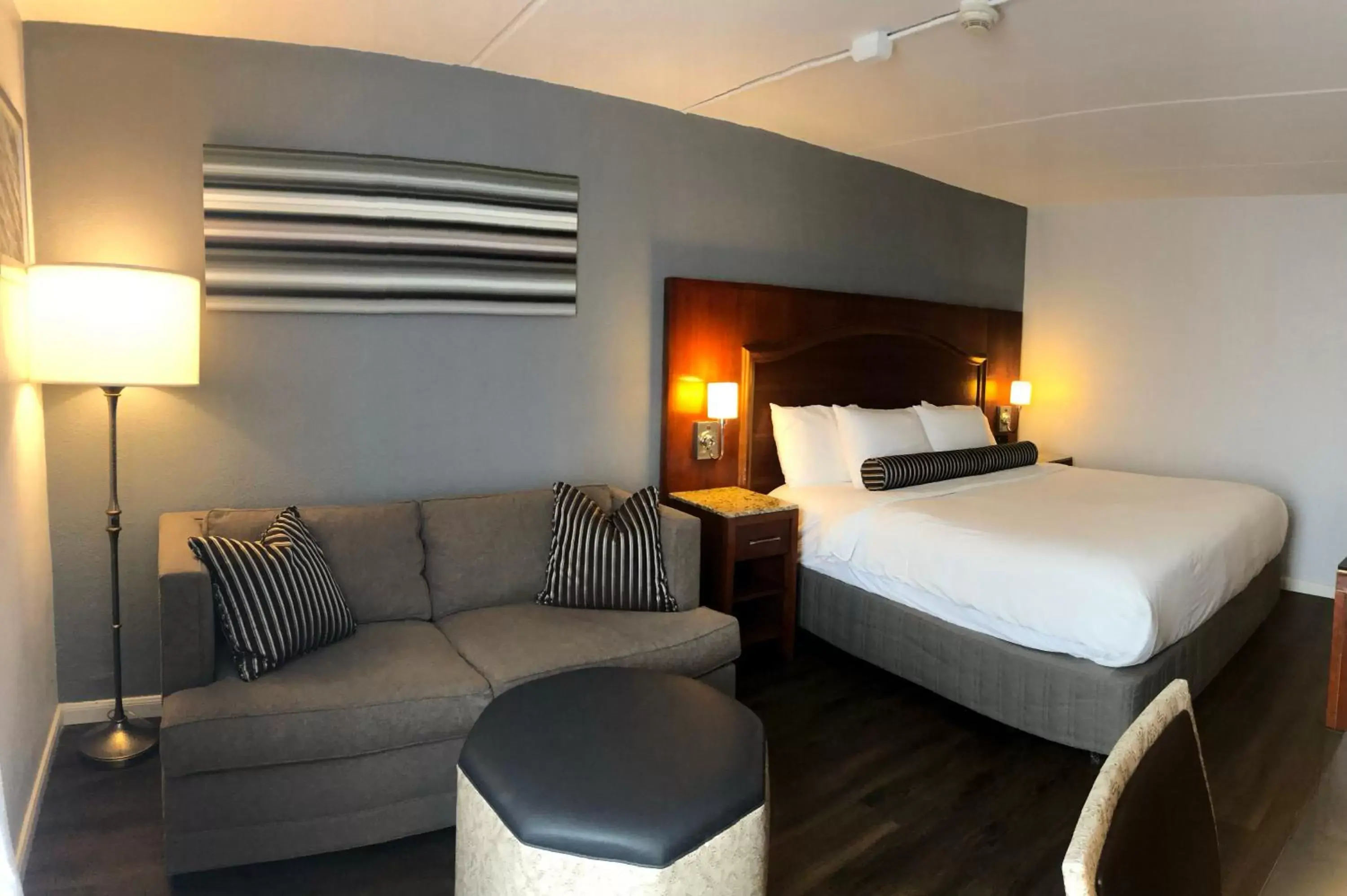 Photo of the whole room, Bed in The Grand Hotel Spindletop Photo of the whole room, Bed in The Grand Hotel Spindletop