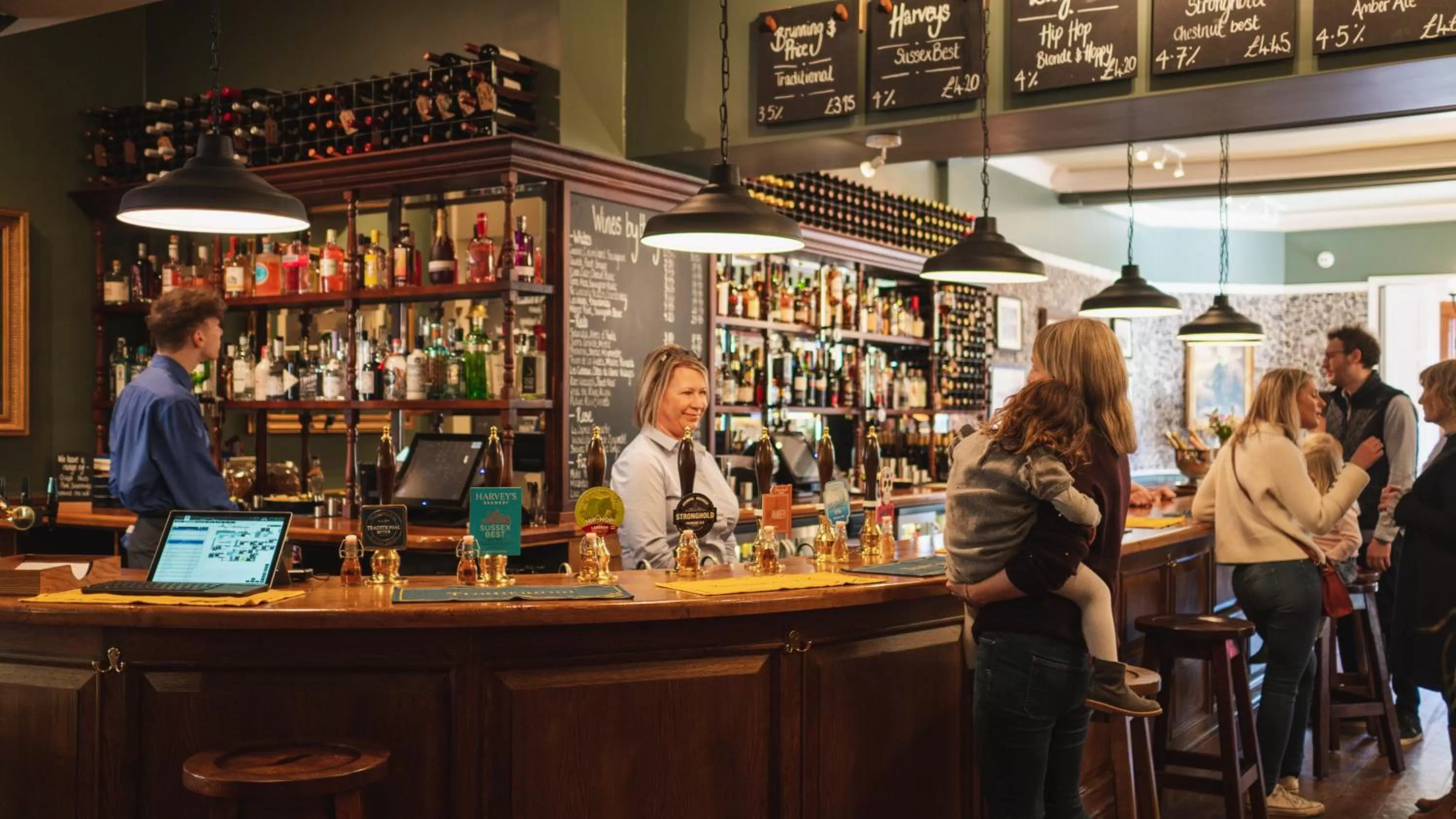 Lounge or bar in The Highdown – Brunning and Price