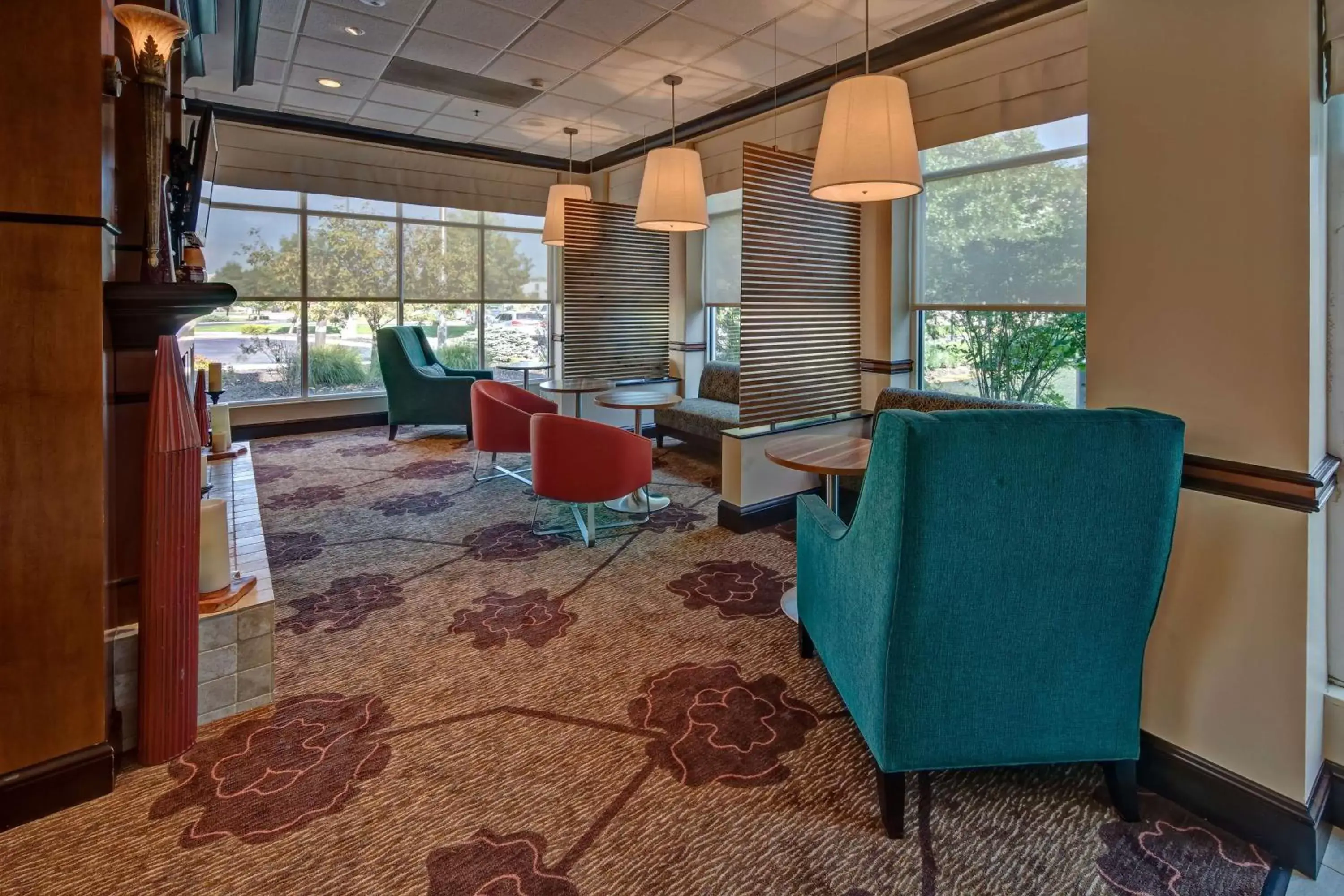 Dining area in Hilton Garden Inn Indianapolis Northeast/Fishers