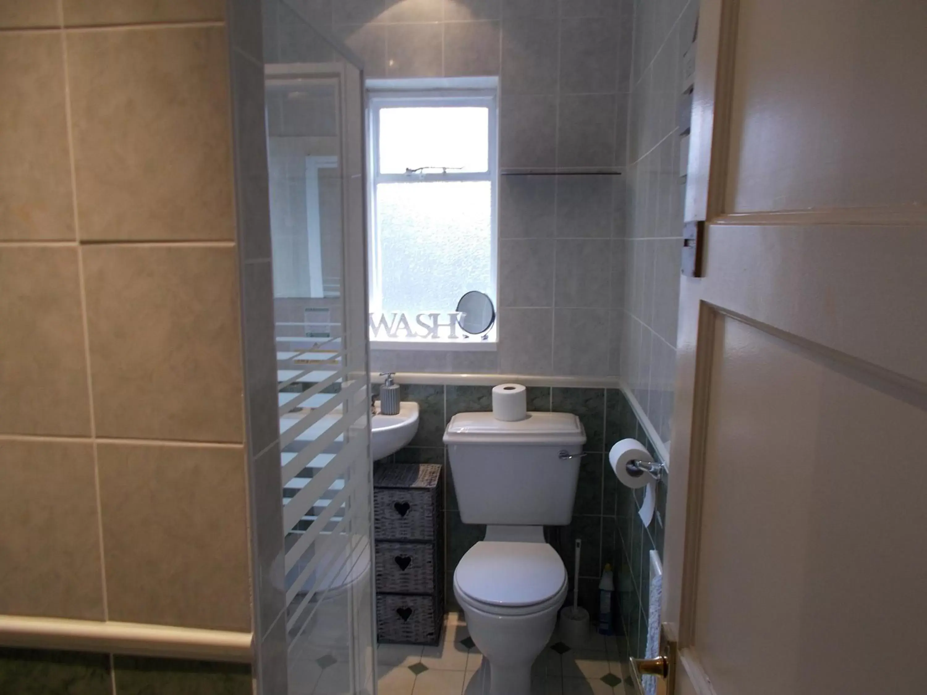 Toilet, Bathroom in The White Lion Hotel