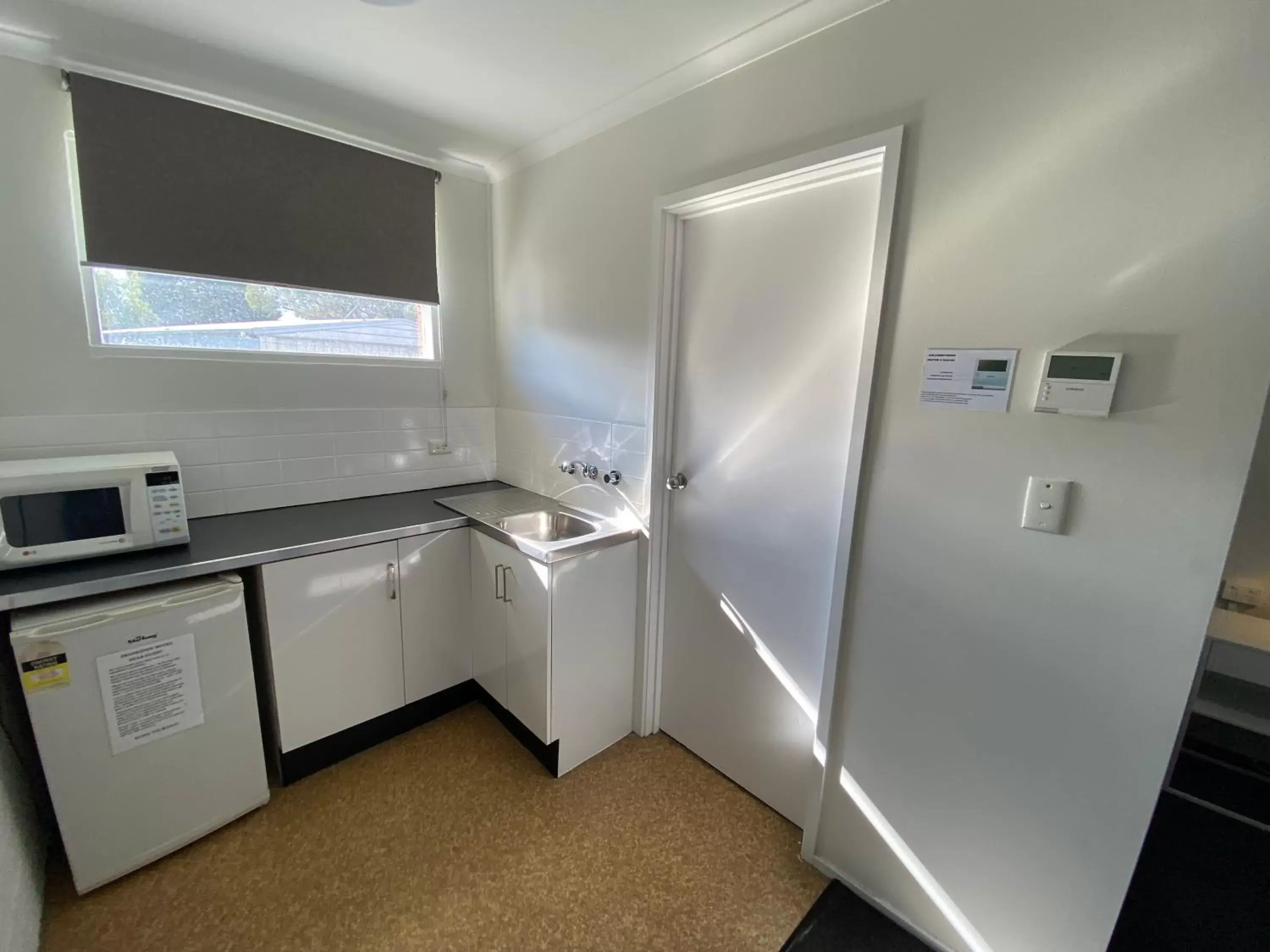 Guests, Kitchen/Kitchenette in Frankston Motel