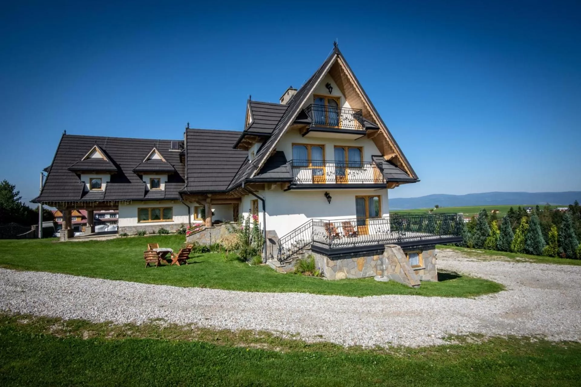 Property building in Podhalanski Dworek z Jacuzzi