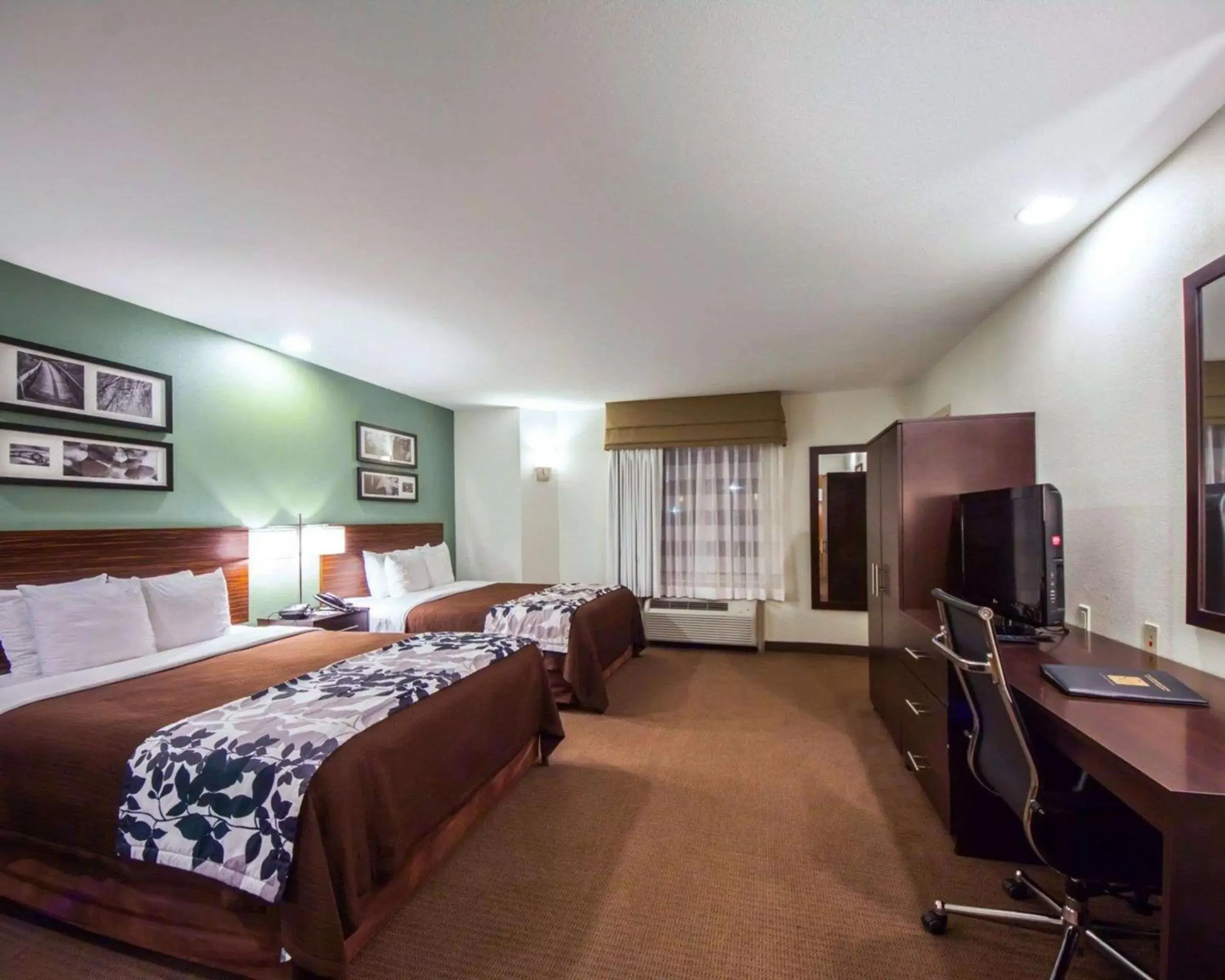 Photo of the whole room, TV/Entertainment Center in Sleep Inn & Suites Edmond near University