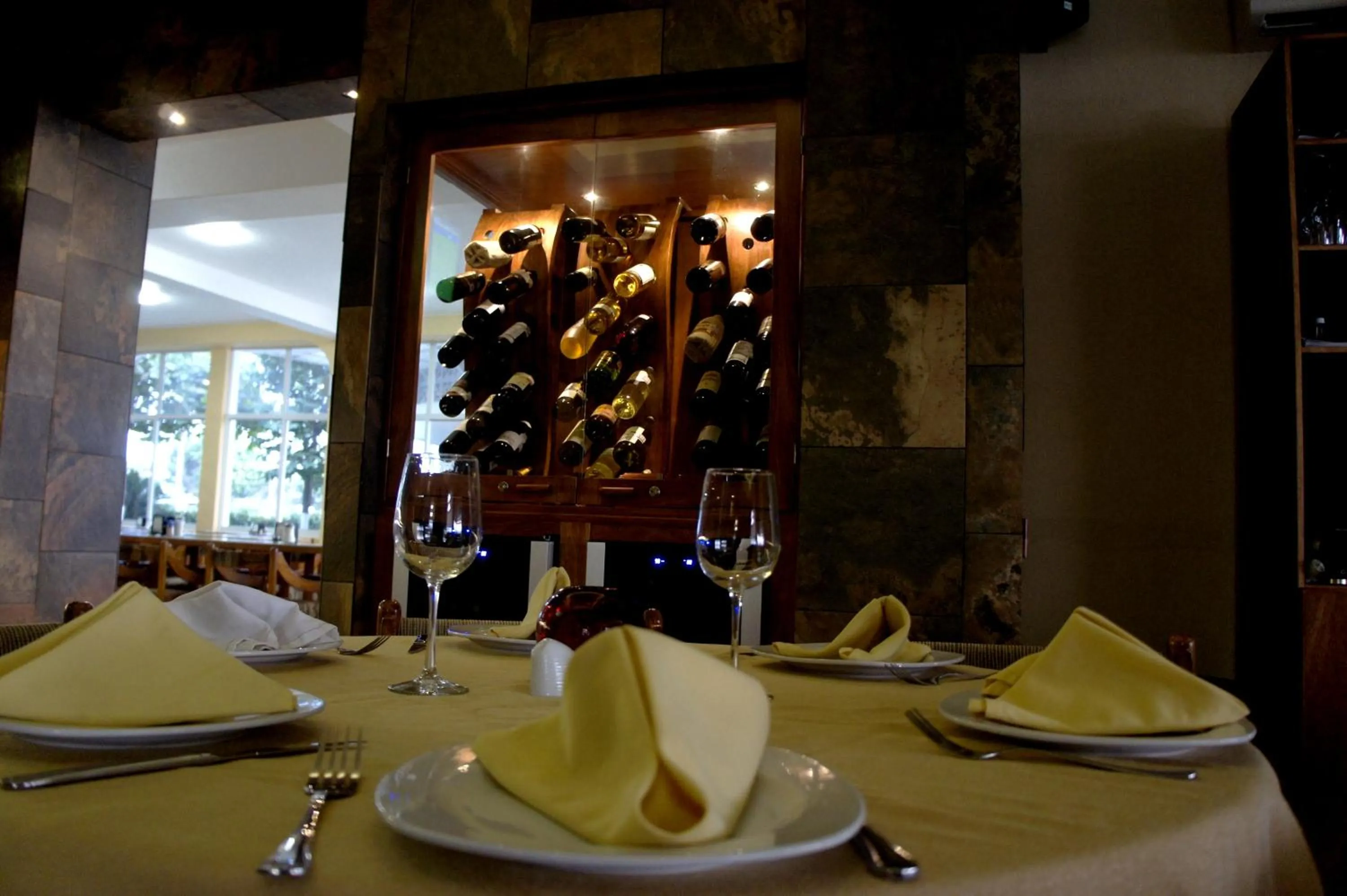 Restaurant/places to eat in Hotel Marbella