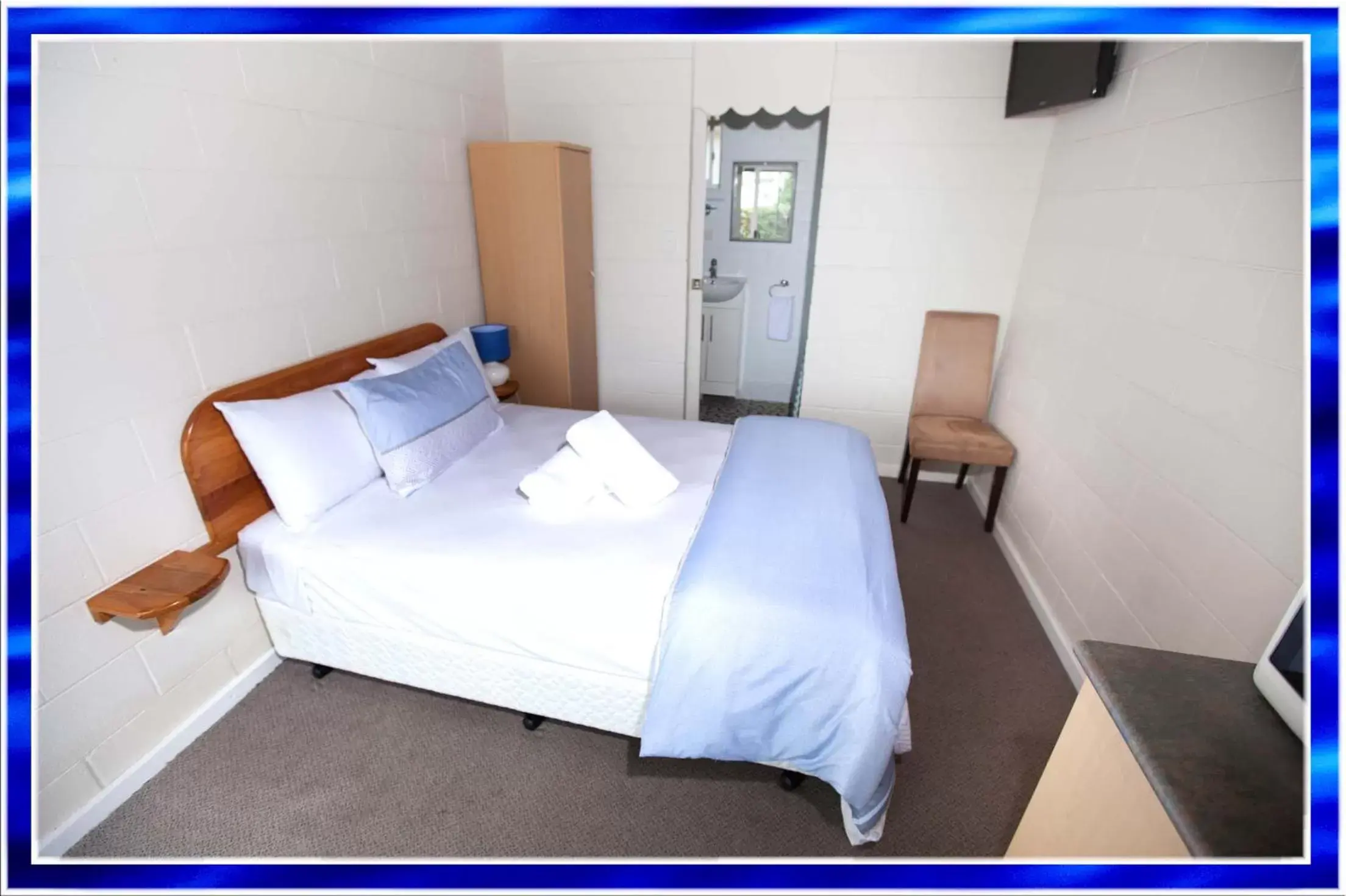 Bed in Tuross Head Motel