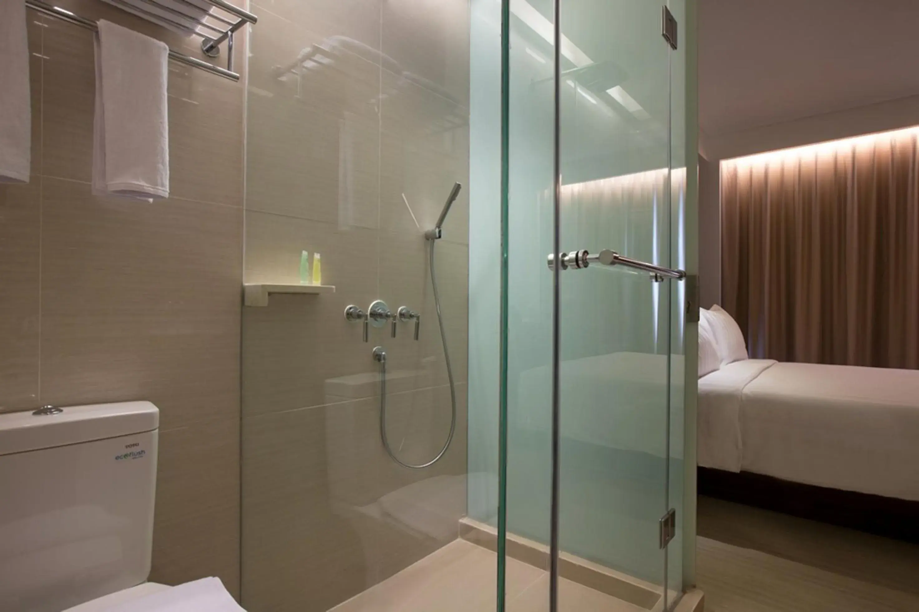 Shower, Bathroom in Hotel Santika Premiere Hayam Wuruk Jakarta