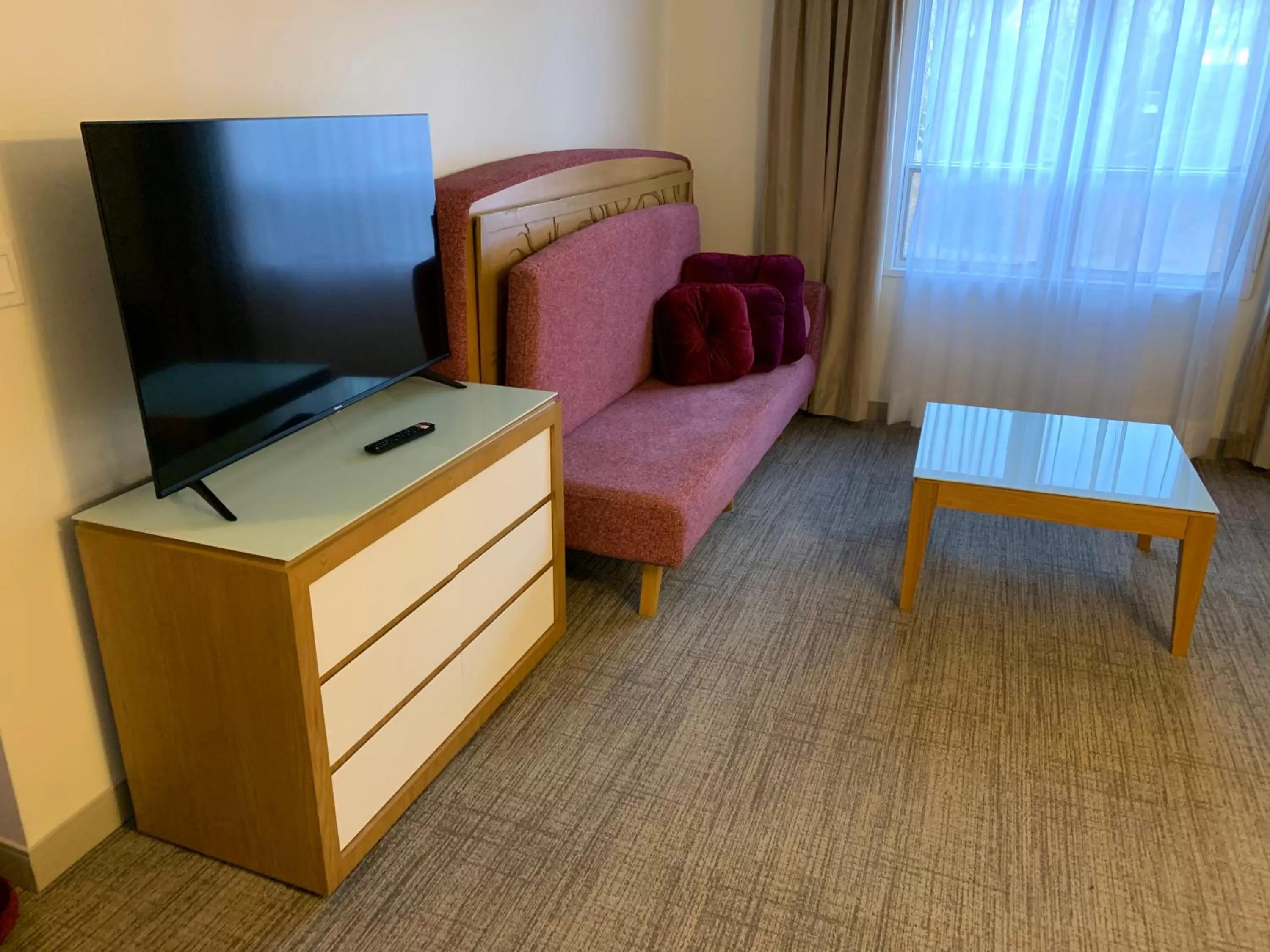 Living room, Bed in Split Rock Resort