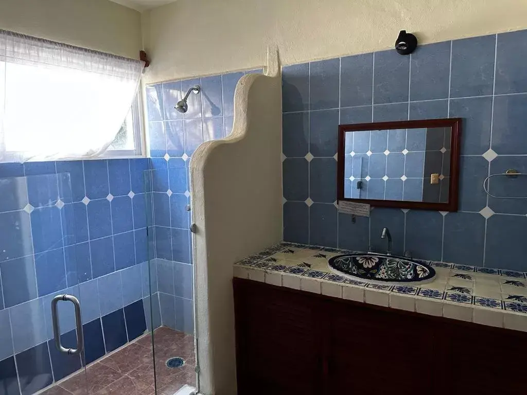 Shower, Bathroom in Hotel Castillo Del Mar - 5 Th Ave