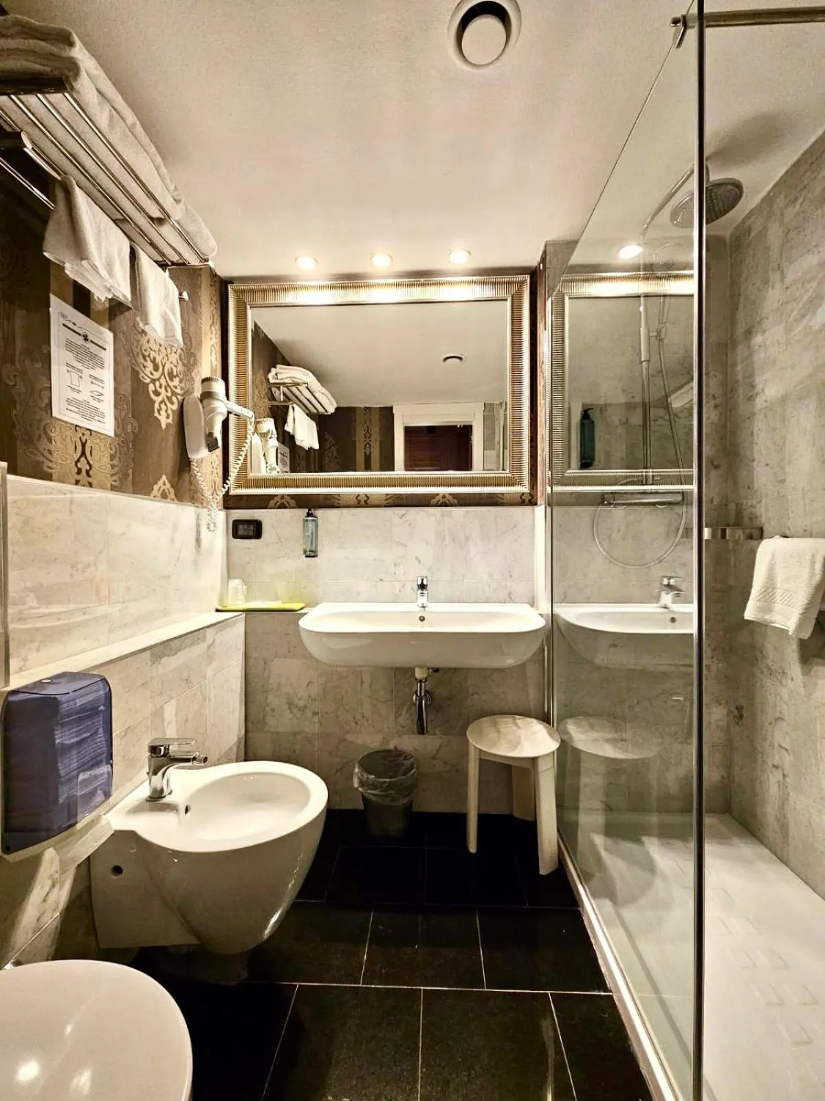 Bathroom in Canova Hotel