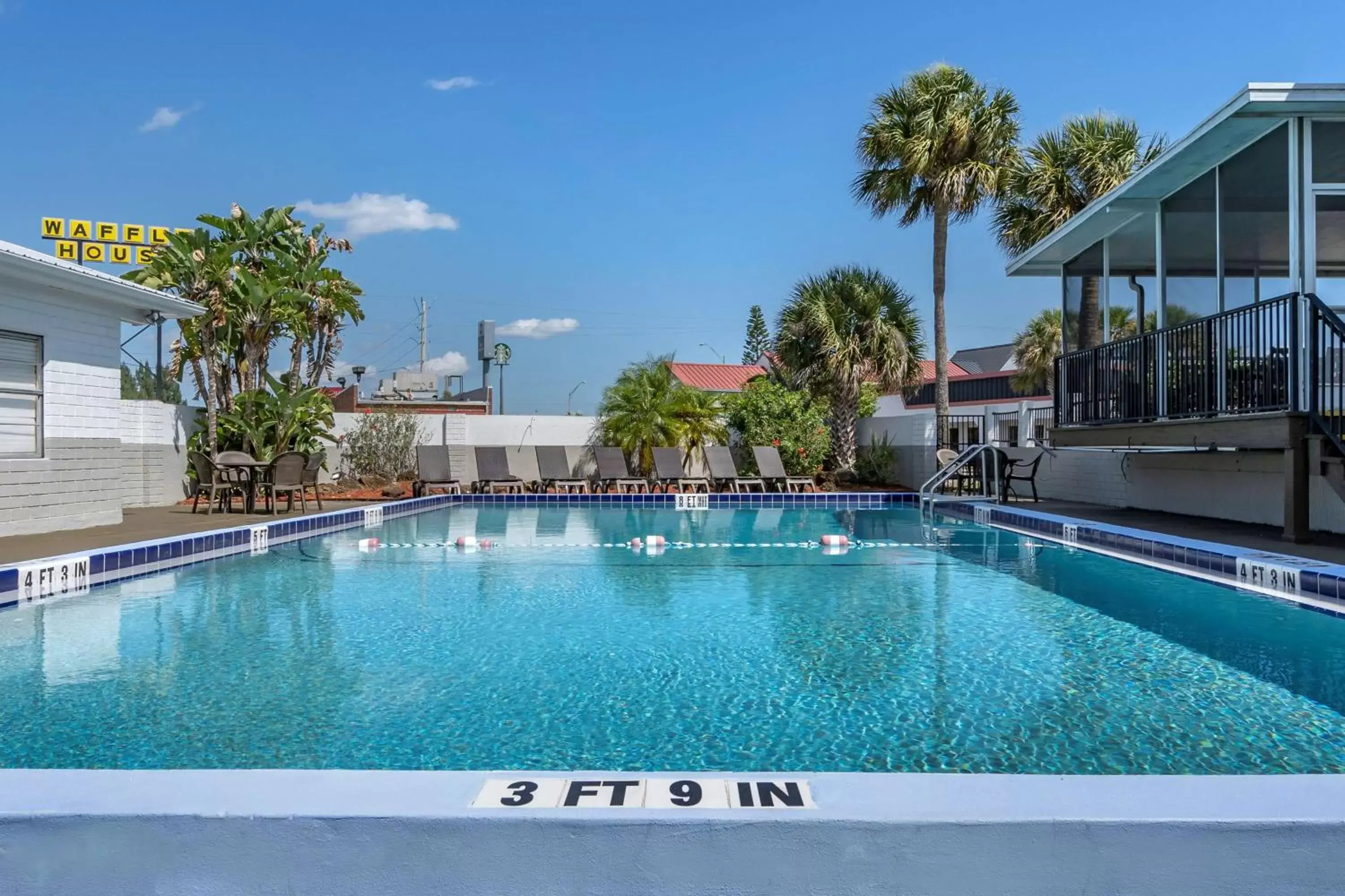 Pool view, Swimming Pool in Best Western Space Shuttle Inn