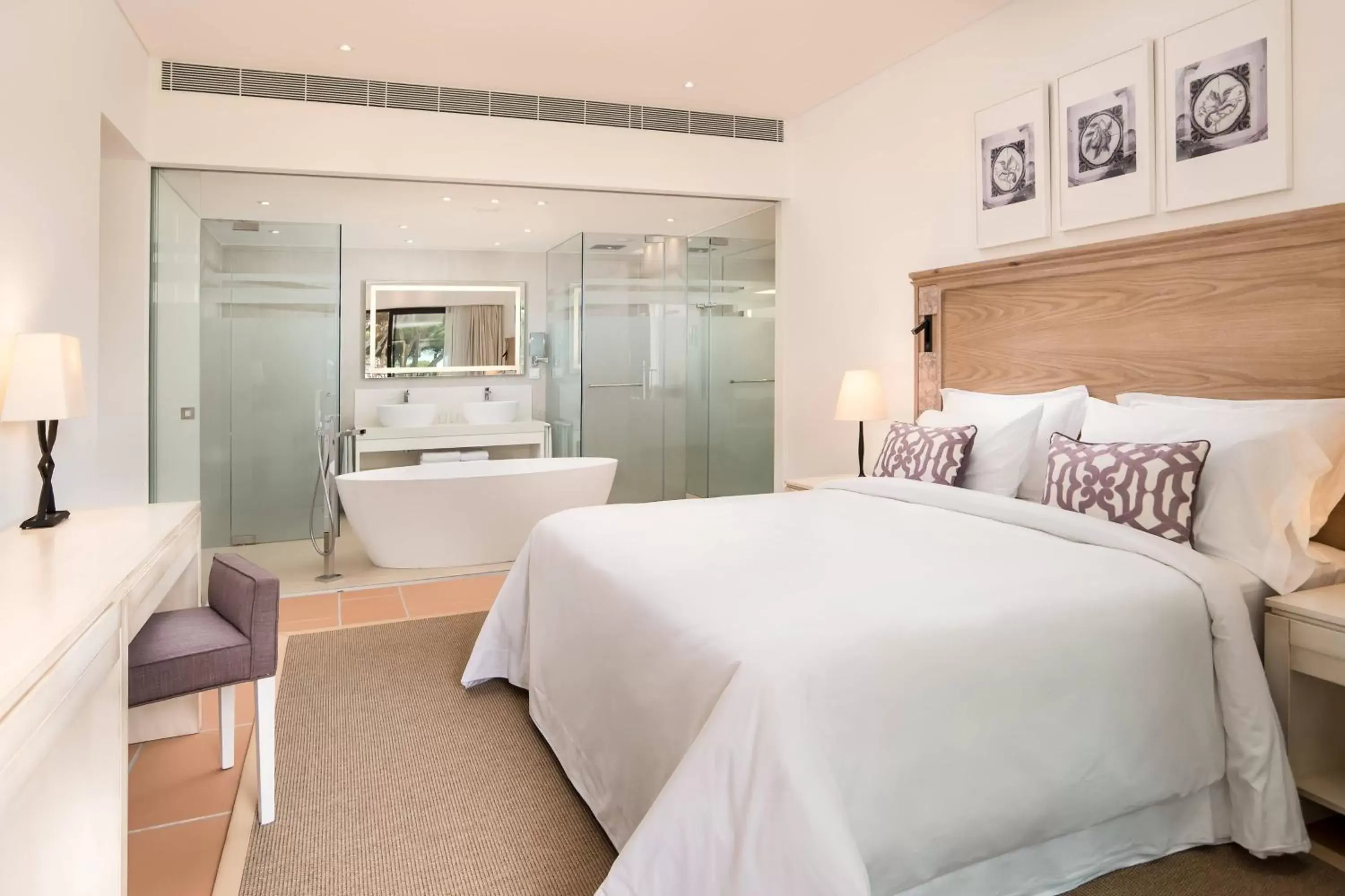 Bedroom, Bed in Pine Cliffs Ocean Suites, a Luxury Collection Resort & Spa, Algarve