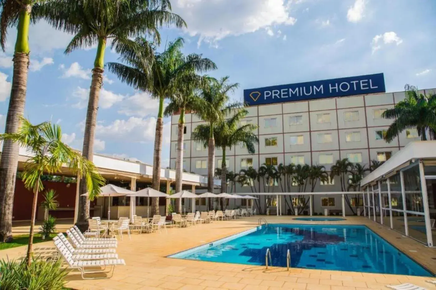 Property building, Swimming Pool in Hotel Premium Campinas