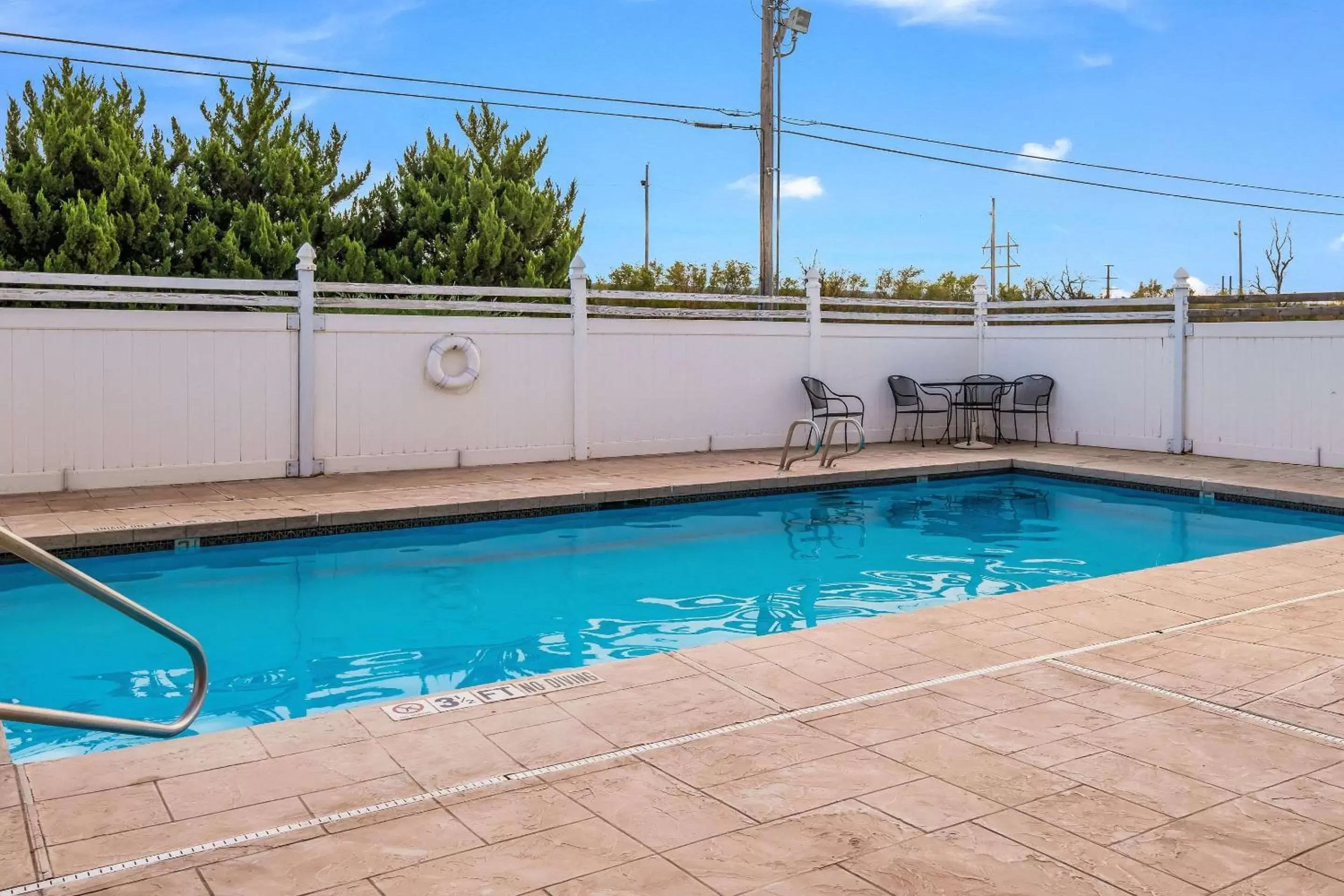 Activities, Swimming Pool in Quality Inn Clovis