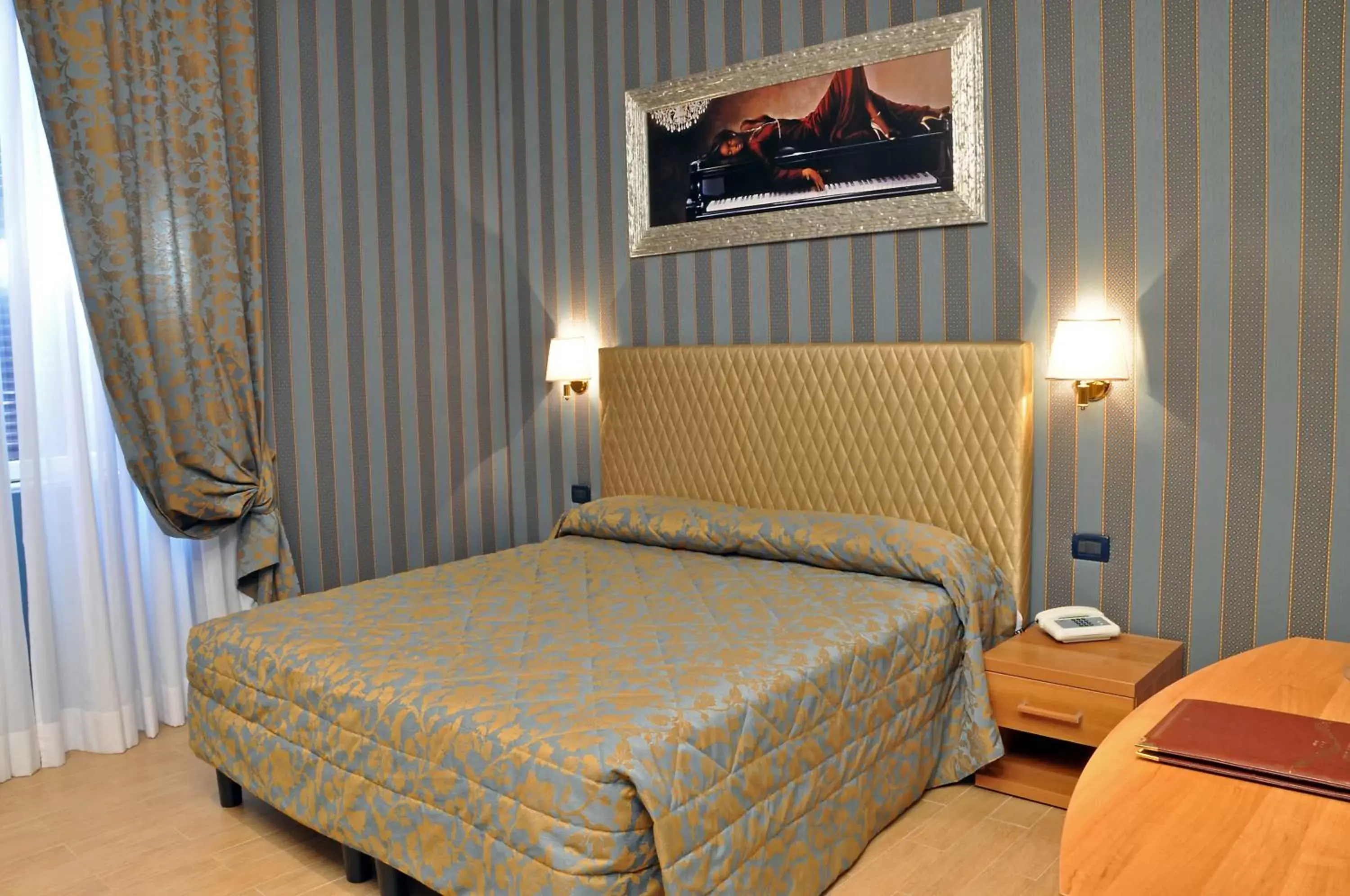 Photo of the whole room, Bed in Hotel Lirico