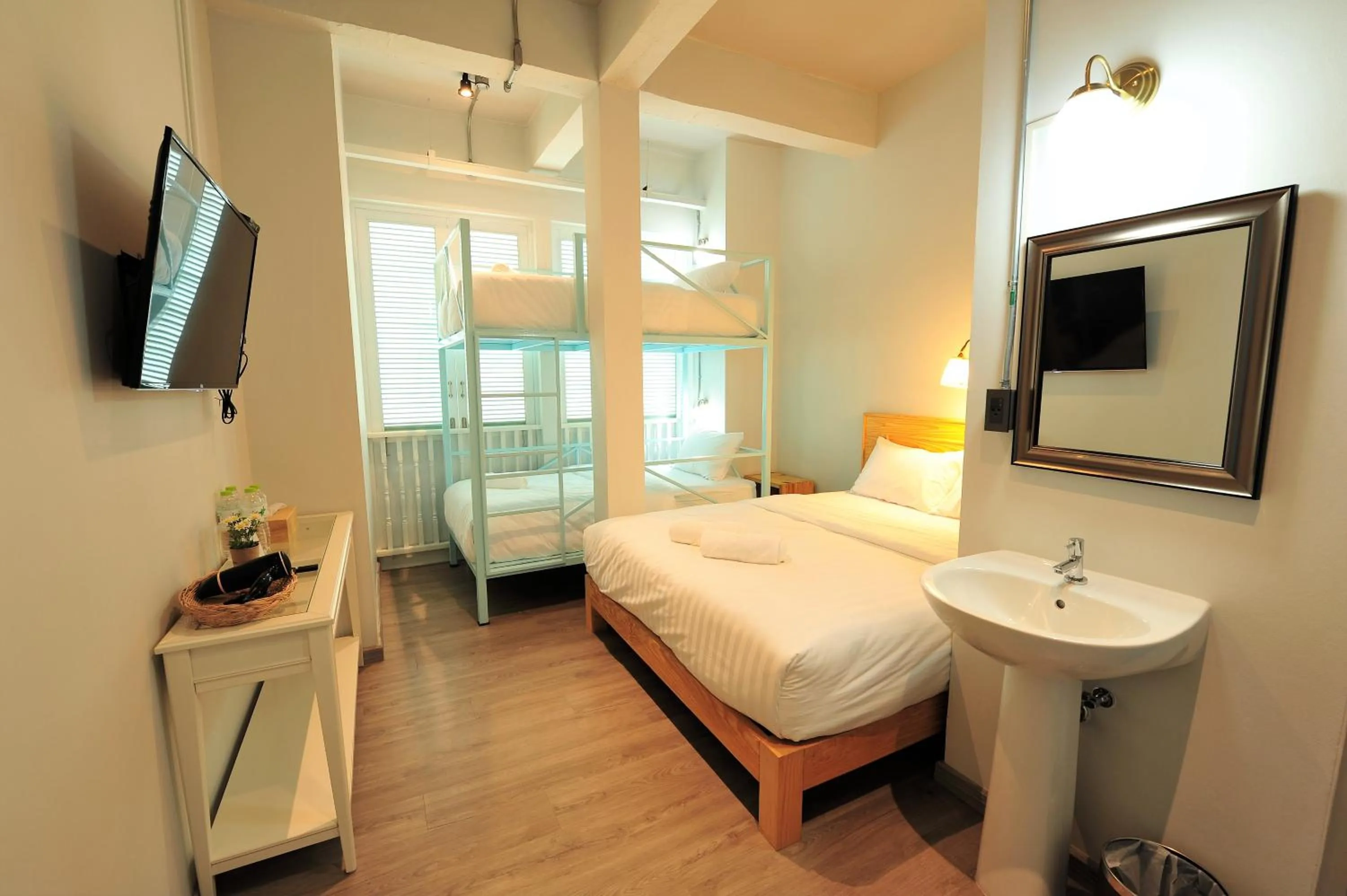 Photo of the whole room, Bed in Latima Boutique Hostel