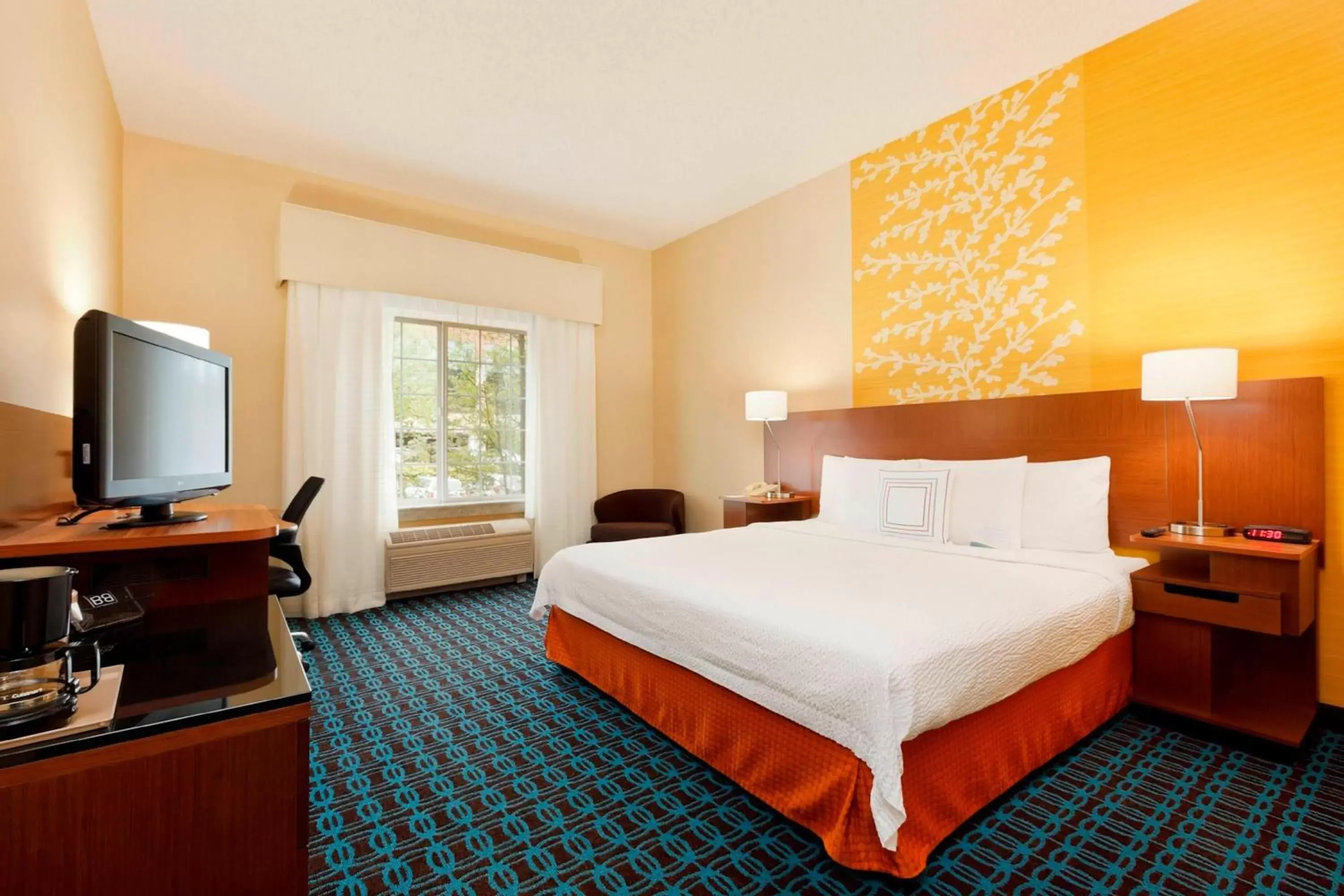 Photo of the whole room, Bed in Fairfield Inn & Suites Portland South/Lake Oswego