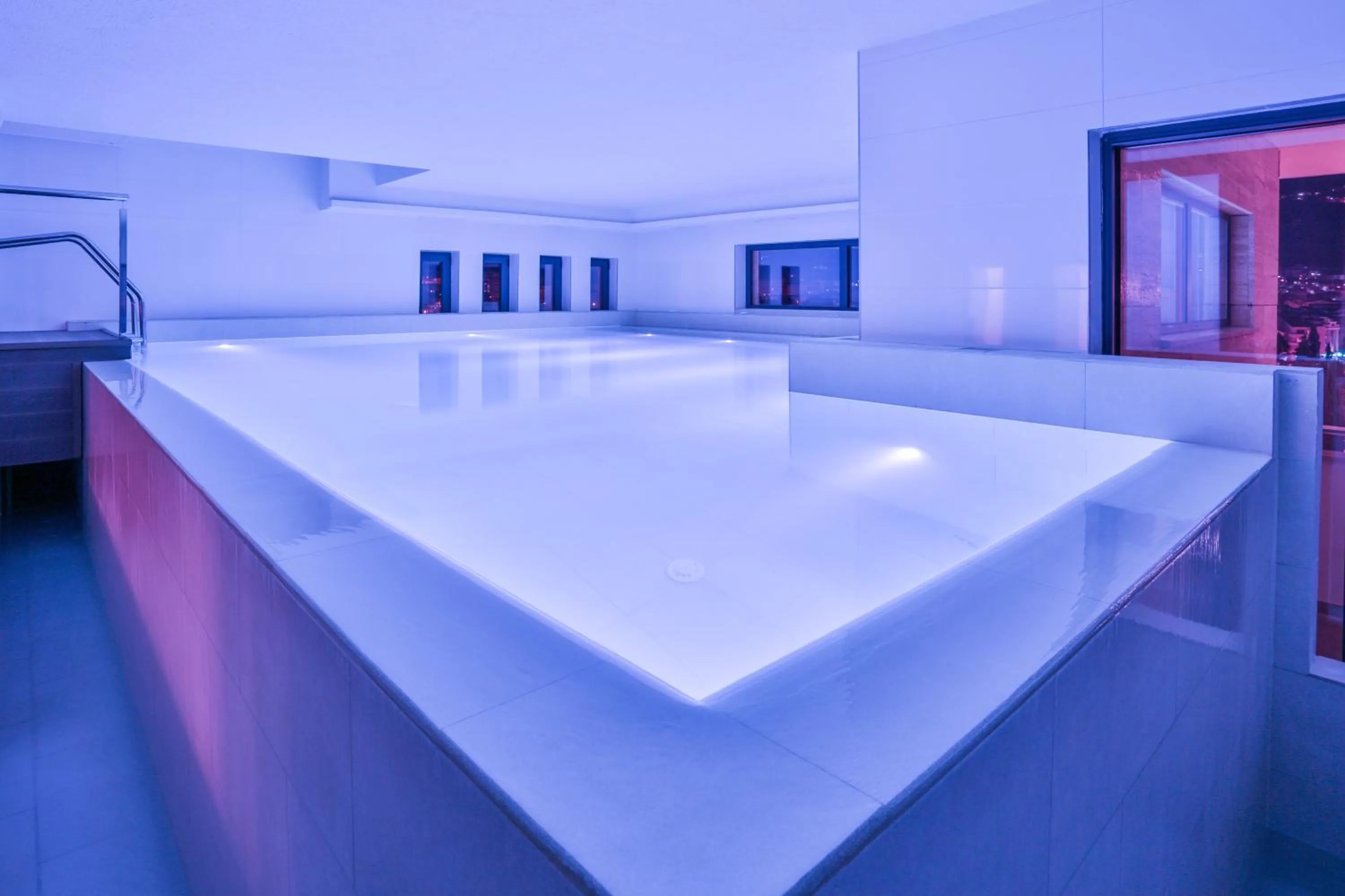 Swimming pool in Hotel Bracera