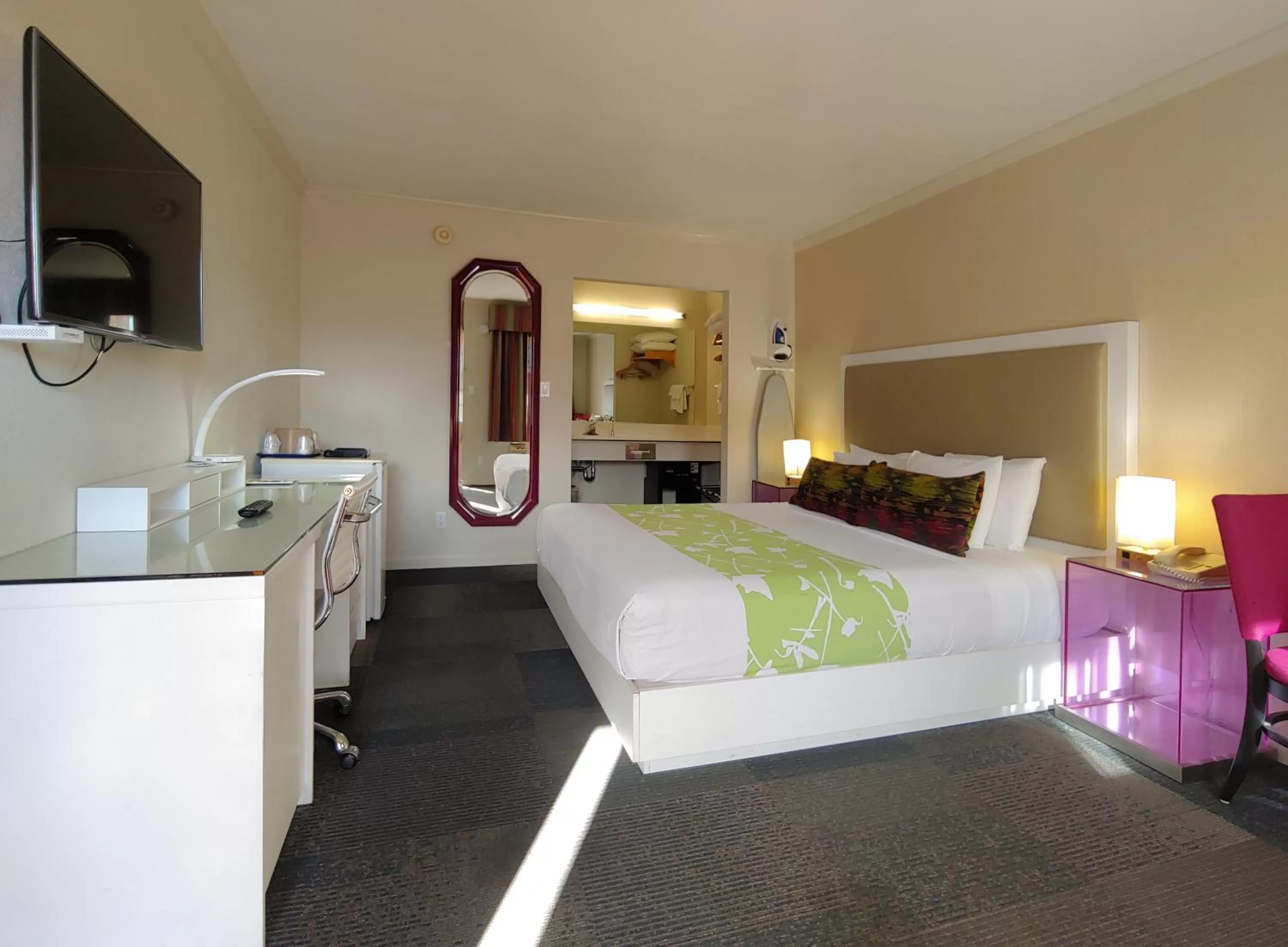 Bed in Inn at Golden Gate