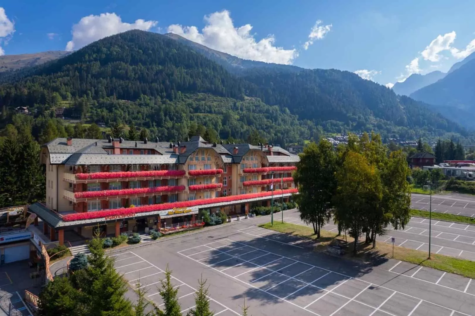 Property building in Residence Club Ponte Di Legno