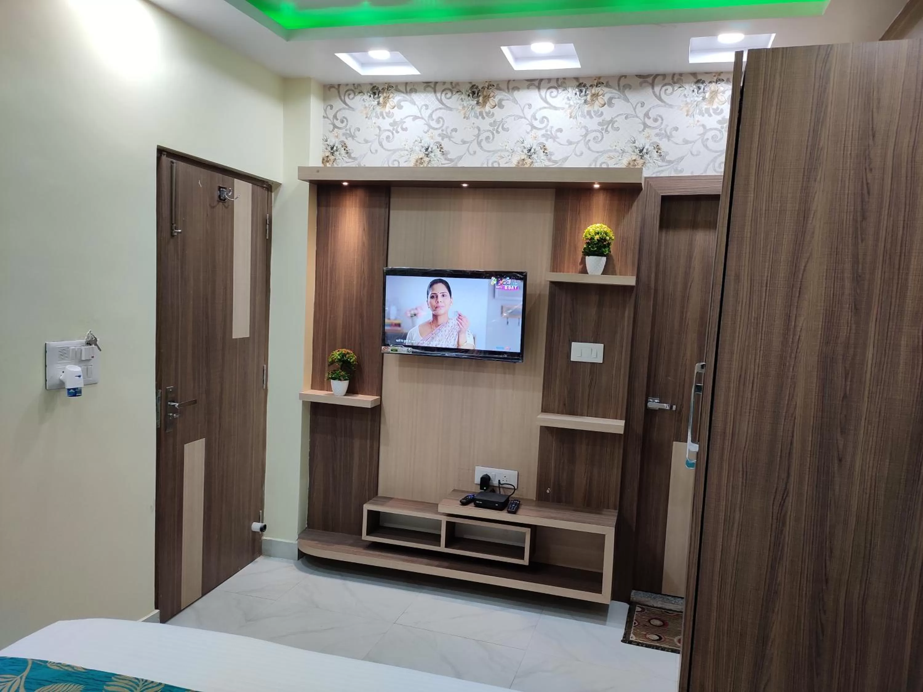 Bed in HOTEL CENTRAL SQUARE "A Couple Friendly Hotel"