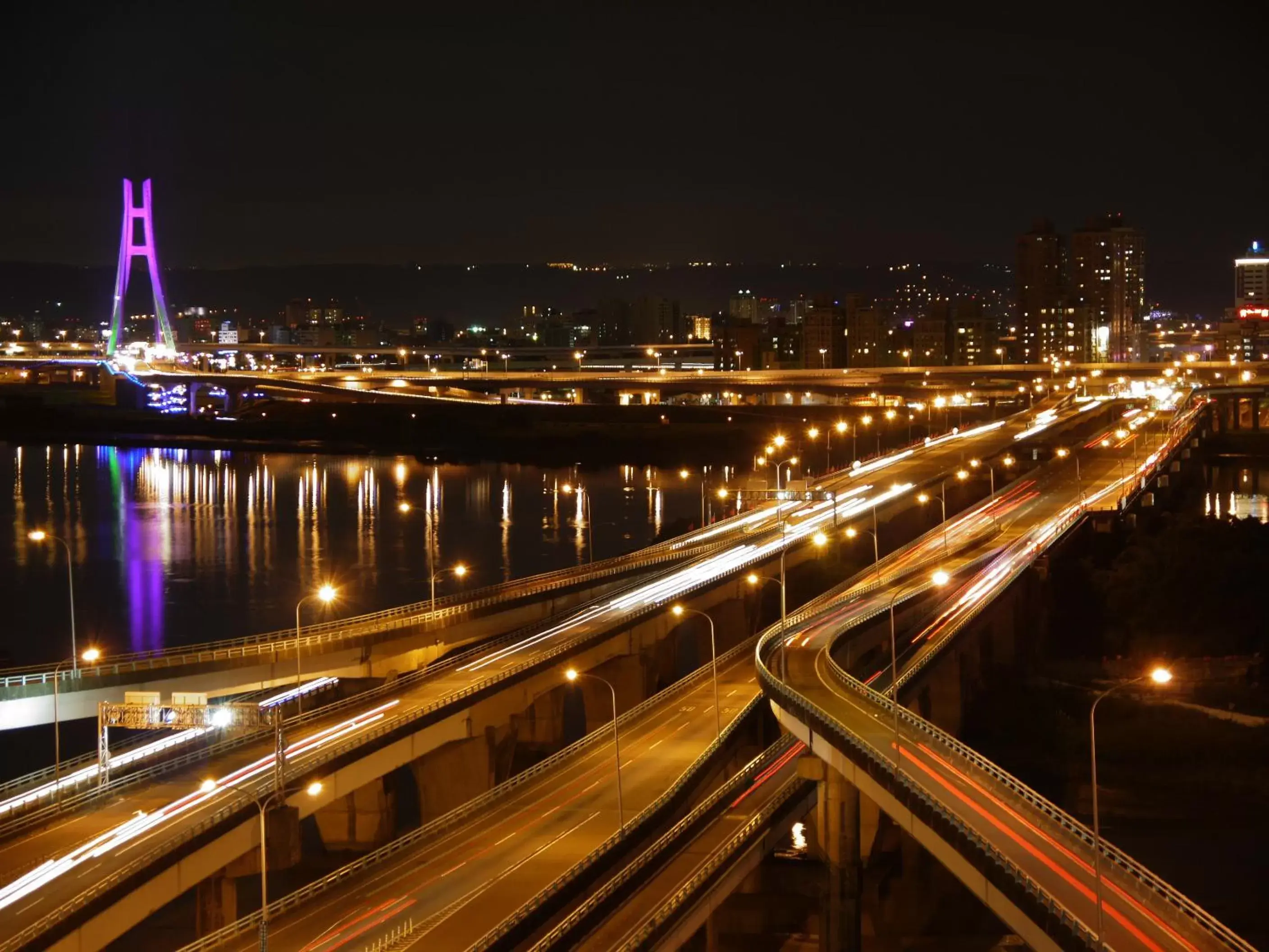 Night in Hotel Riverview Taipei