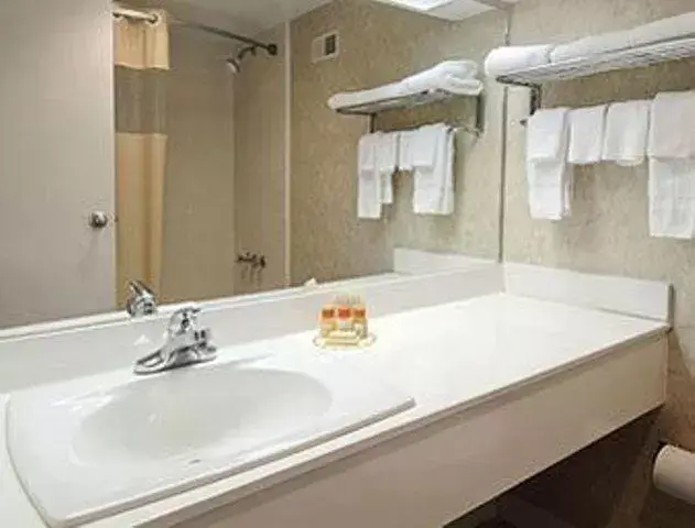 Bathroom in Days Inn by Wyndham Athens