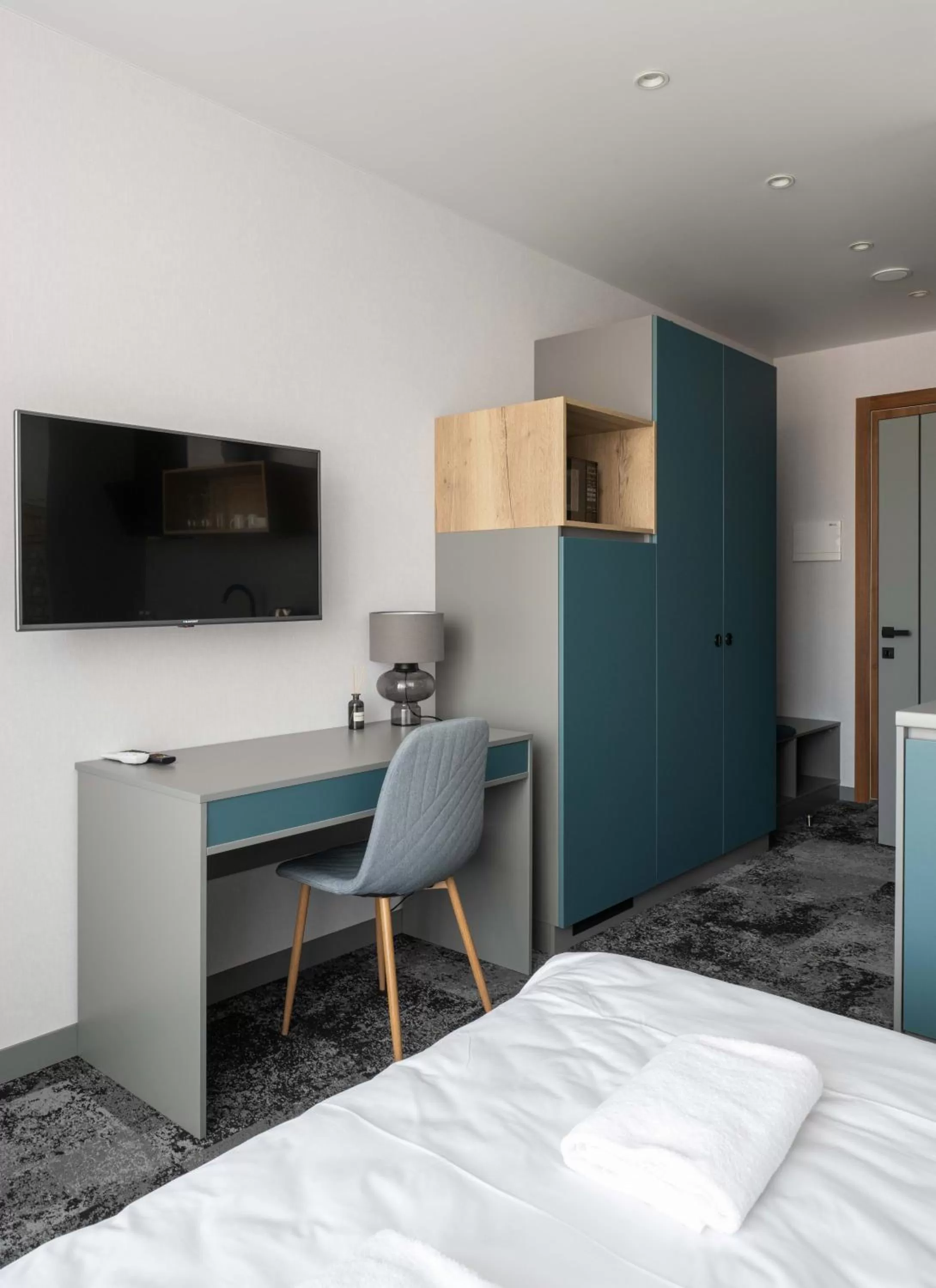 Communal lounge/ TV room, TV/Entertainment Center in Be The One Hotel