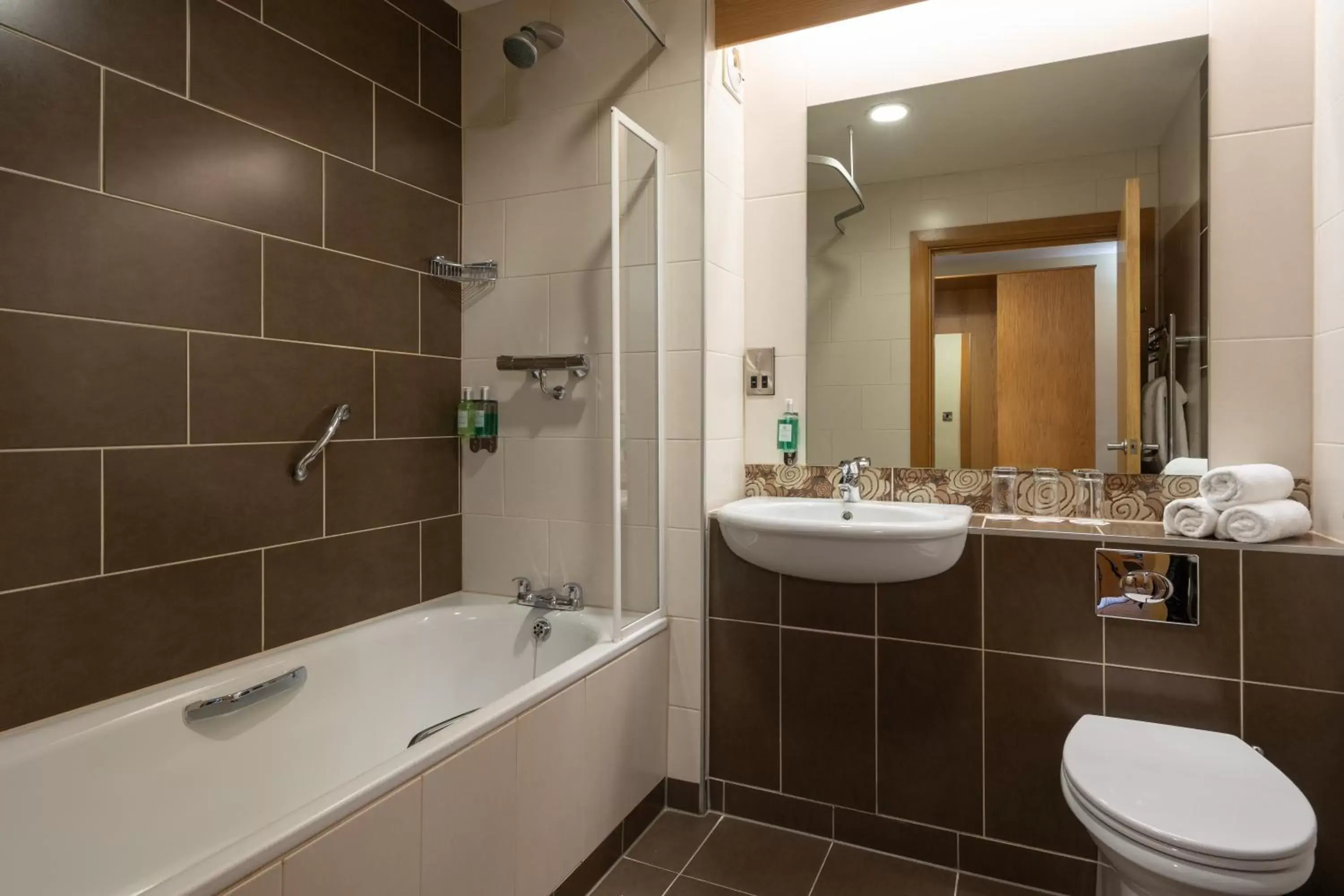 Bathroom in Belmore Court & Motel