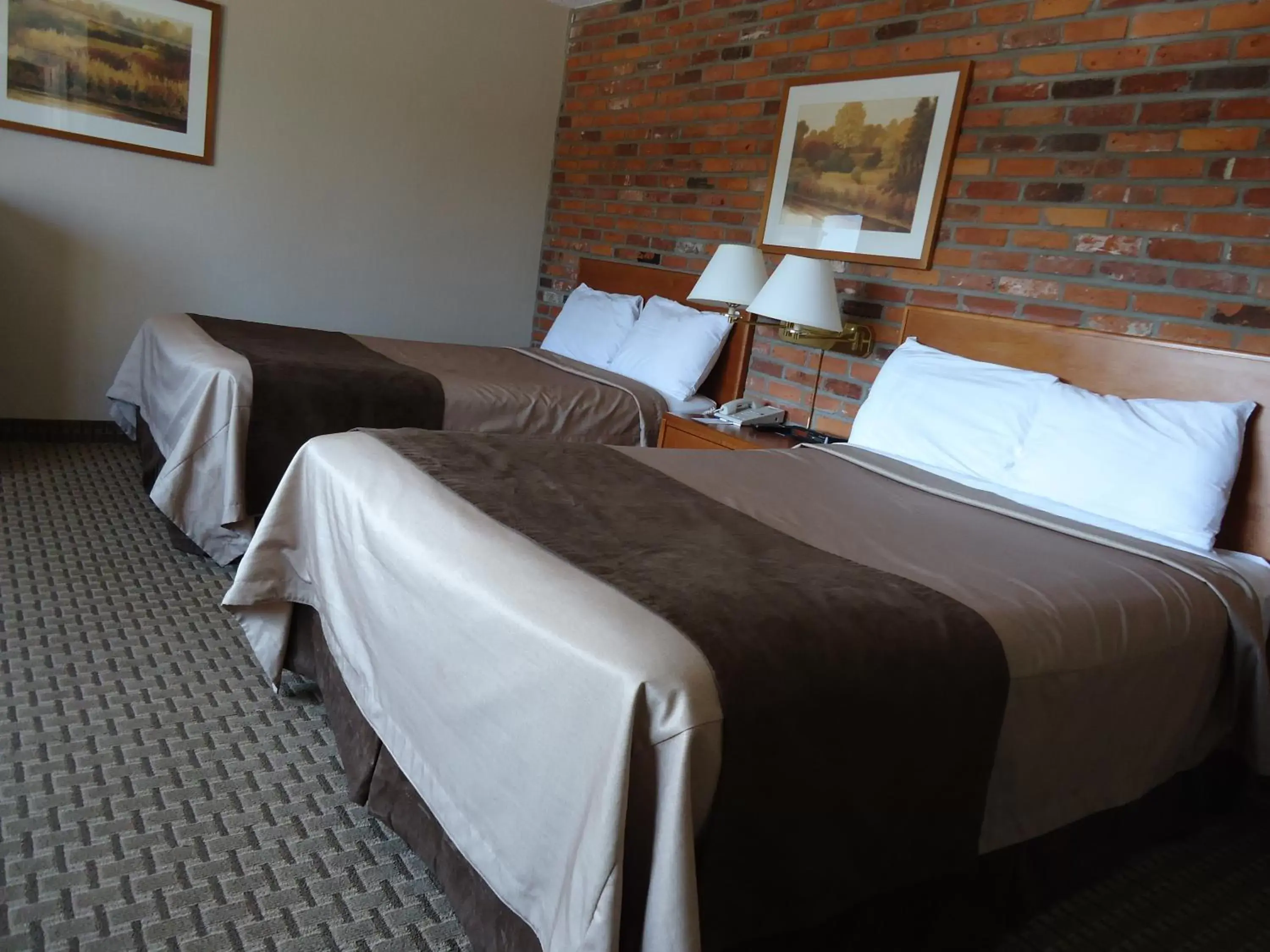 Photo of the whole room, Bed in Travelodge by Wyndham Thunder Bay ON