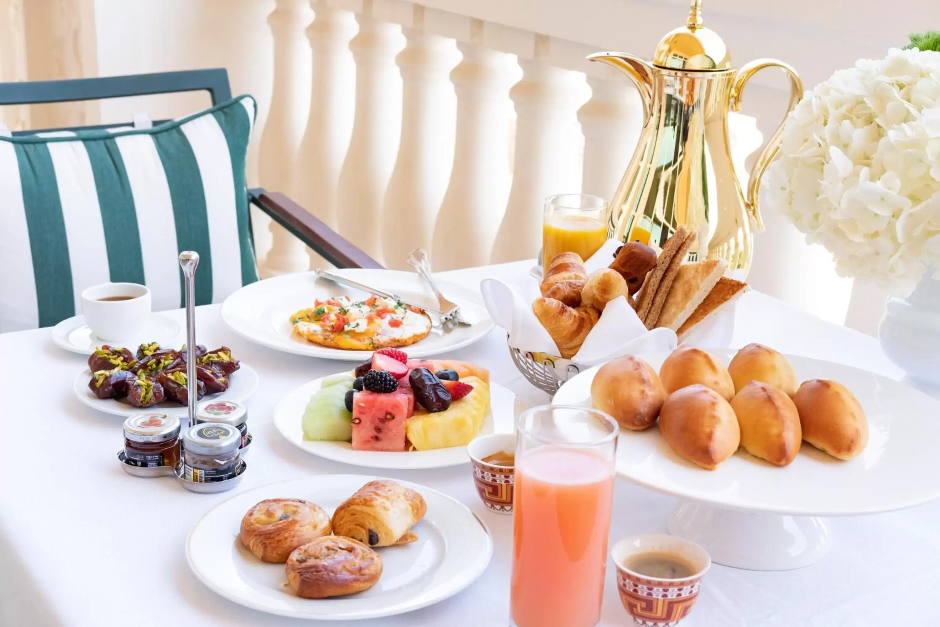 Food and drinks in Kempinski Hotel & Residences Palm Jumeirah Food and drinks in Kempinski Hotel & Residences Palm Jumeirah