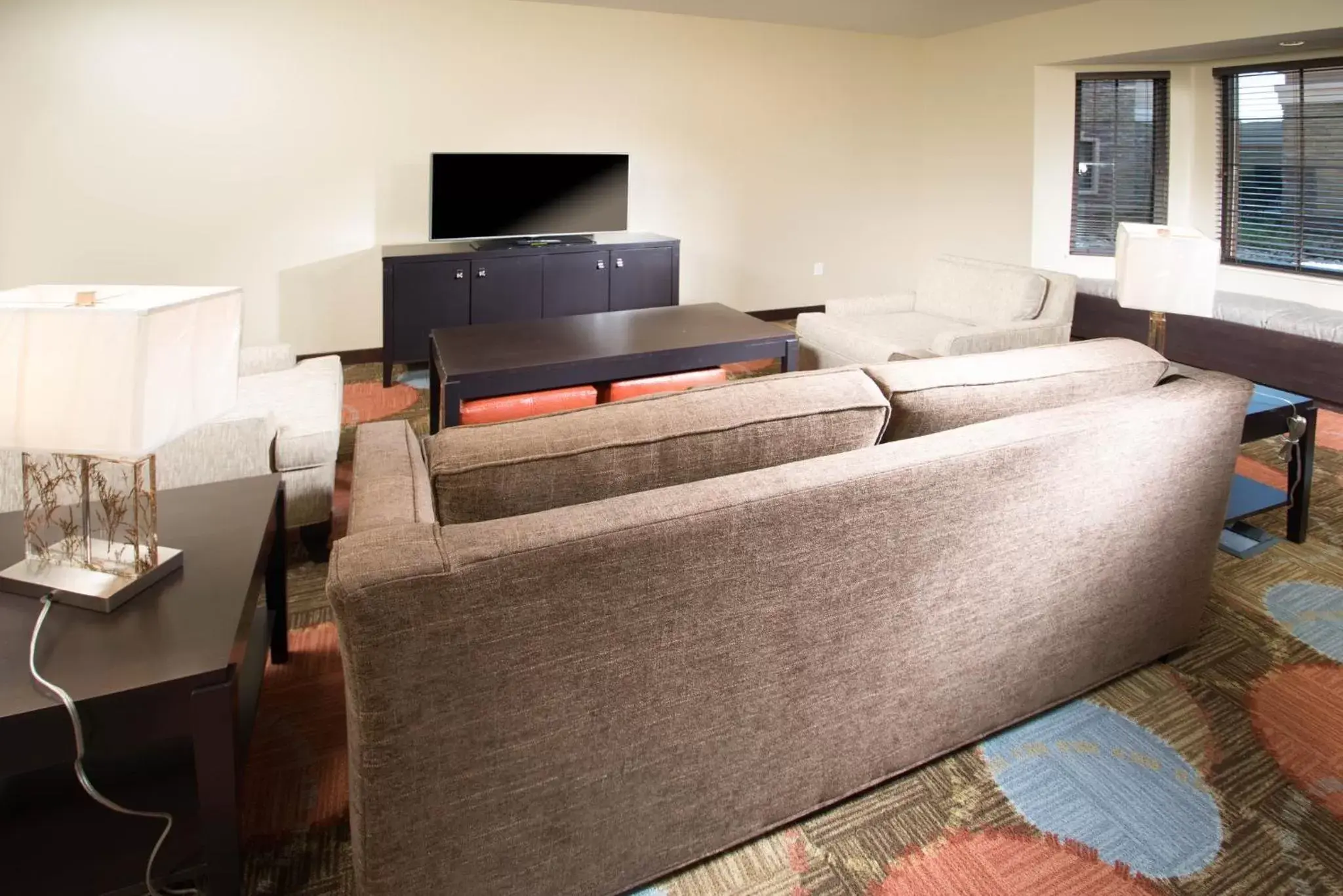 Lobby or reception, TV/Entertainment Center in Staybridge Suites Sacramento-Folsom, an IHG Hotel