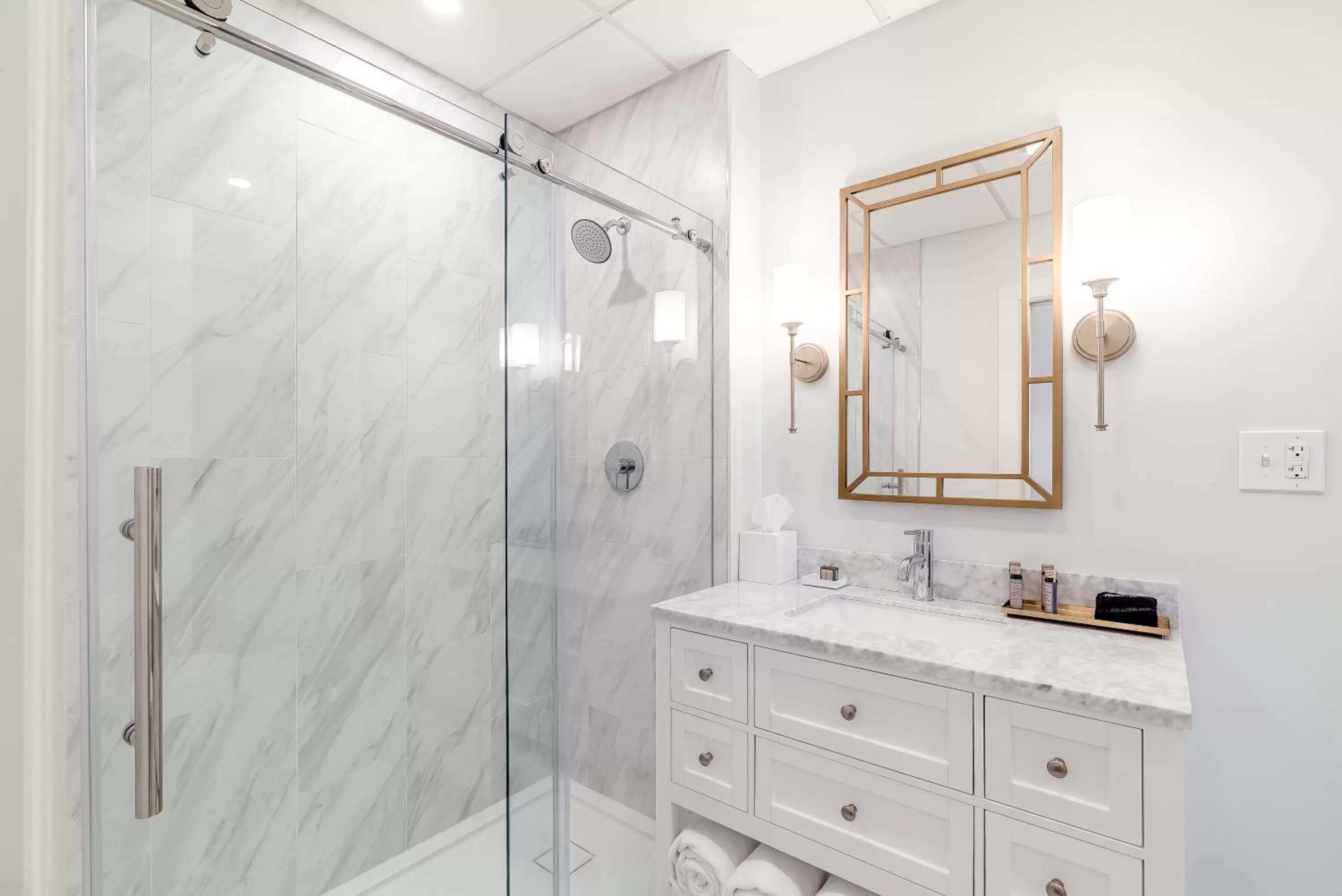 Shower in Chateau Renault