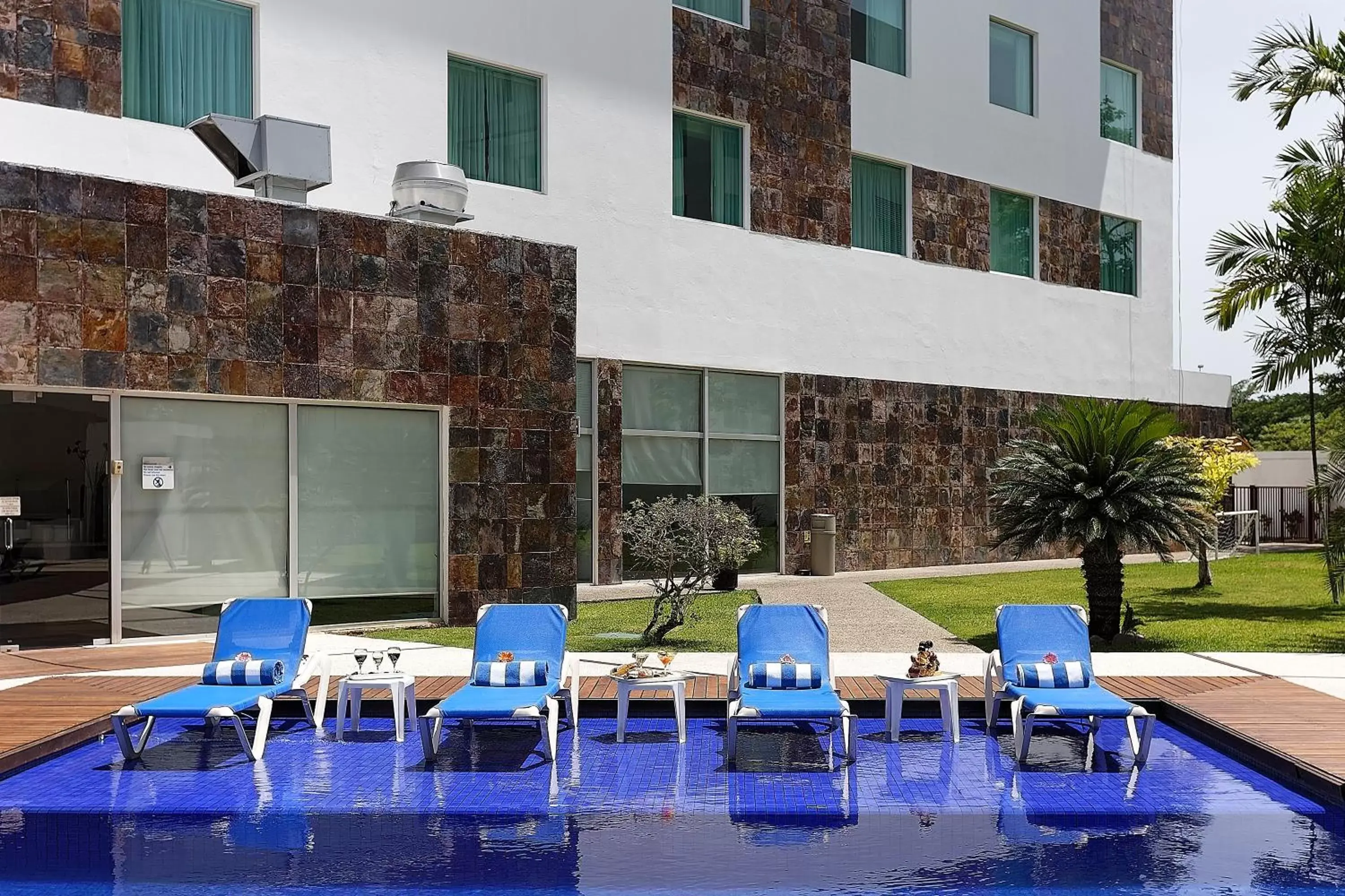 Swimming Pool in Holiday Inn Express Villahermosa, an IHG Hotel