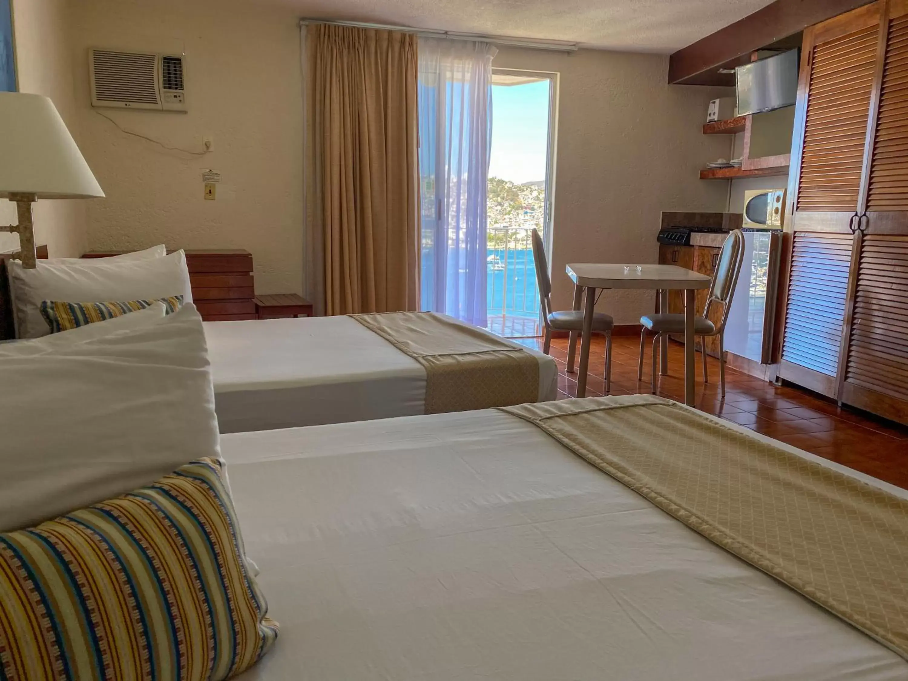 Bed in Alba Suites Acapulco