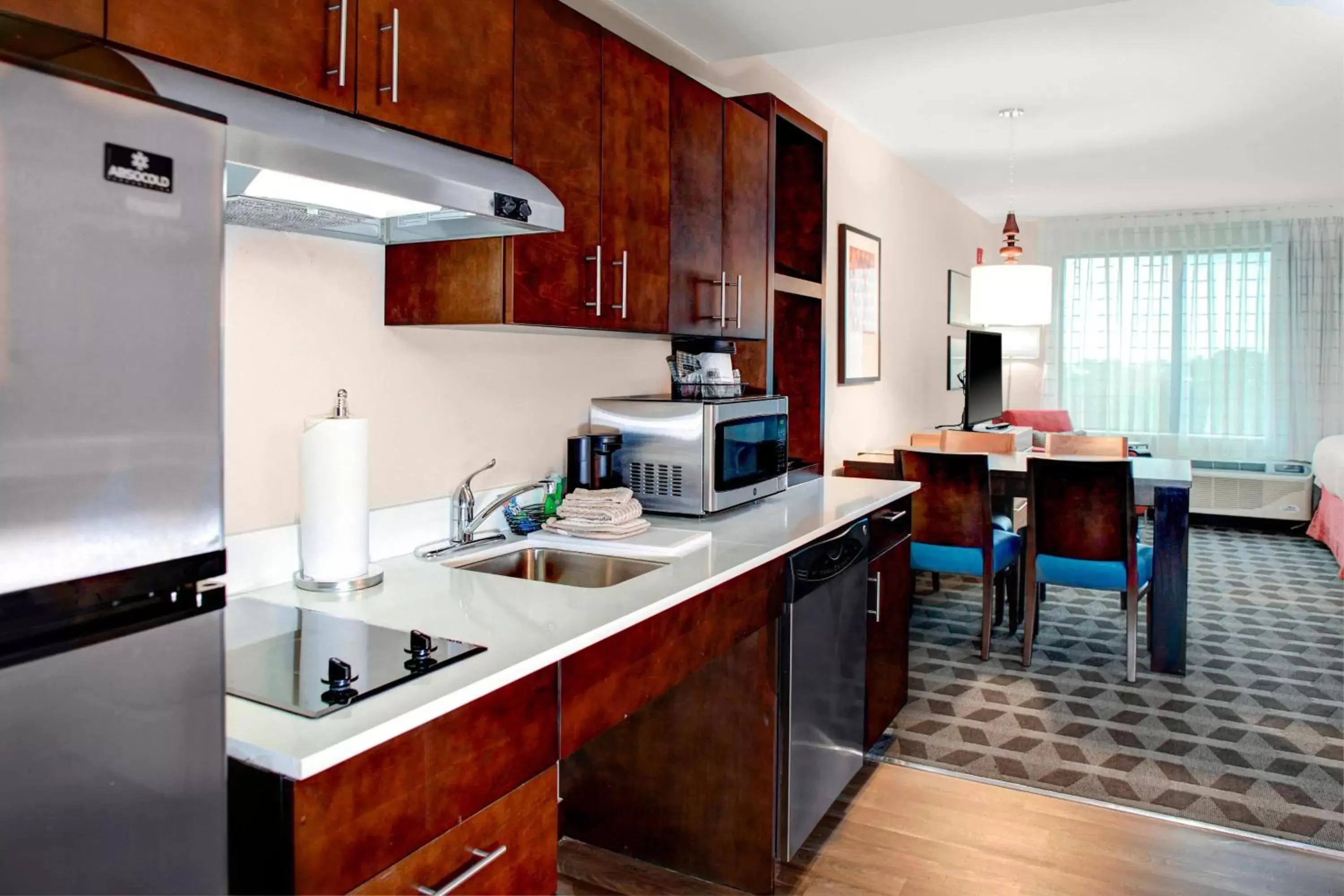 Kitchen or kitchenette, Kitchen/Kitchenette in TownePlace Suites by Marriott Macon Mercer University