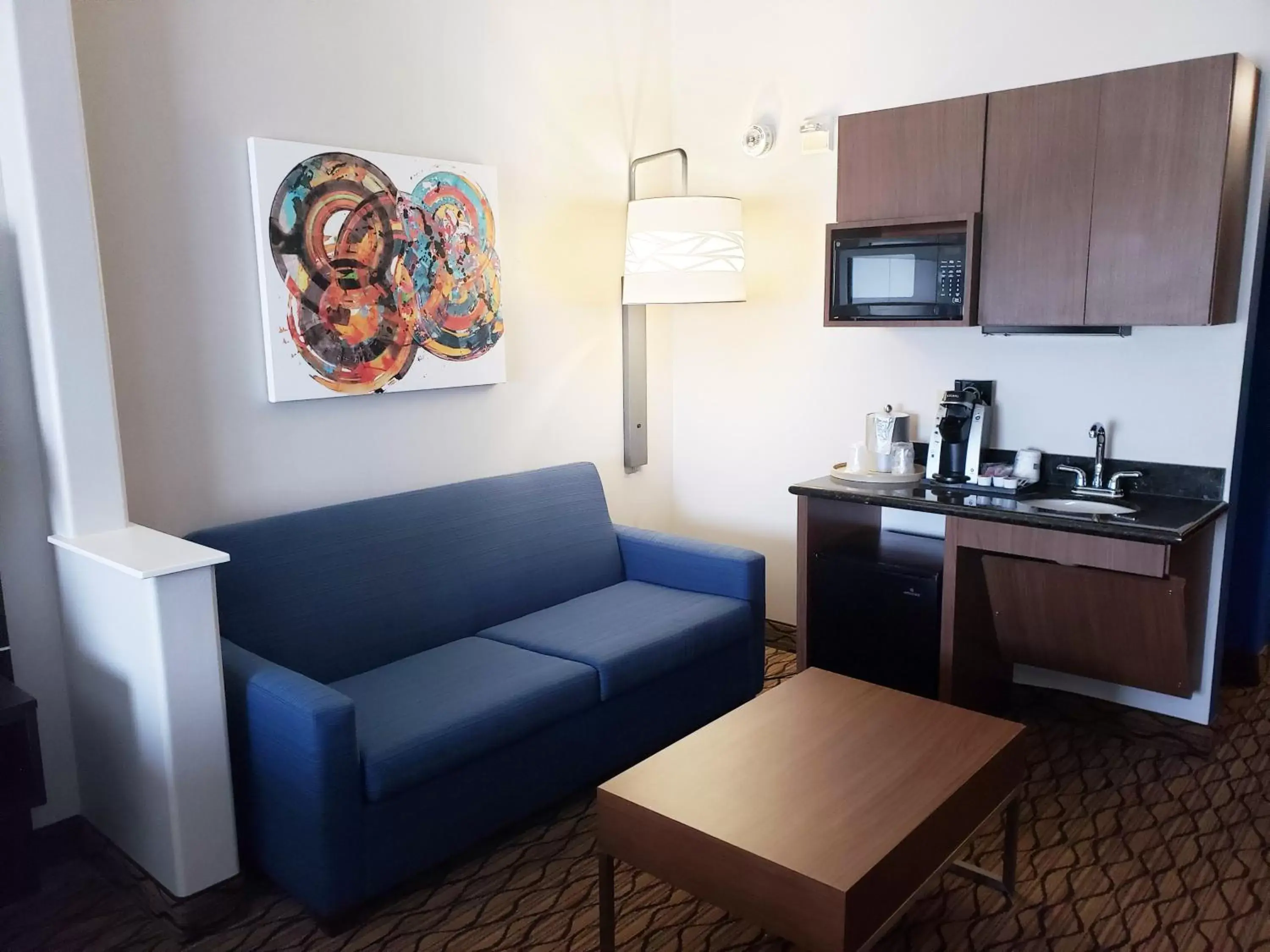 Photo of the whole room, Kitchen/Kitchenette in Holiday Inn Express San Angelo, an IHG Hotel