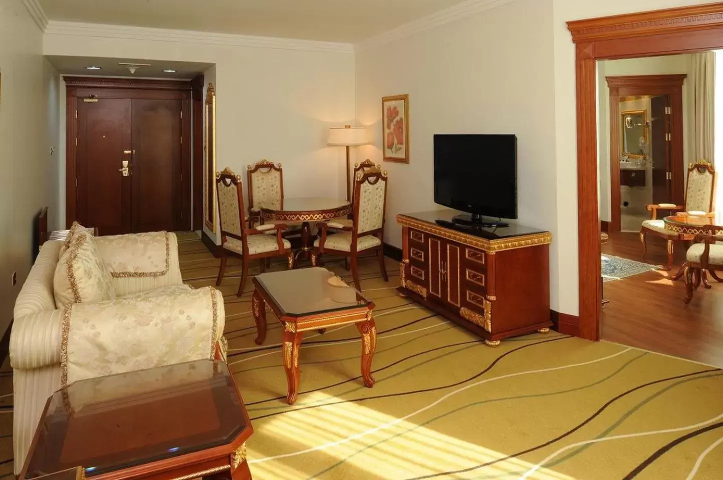 Bedroom, TV/Entertainment Center in Holiday International Hotel Embassy District