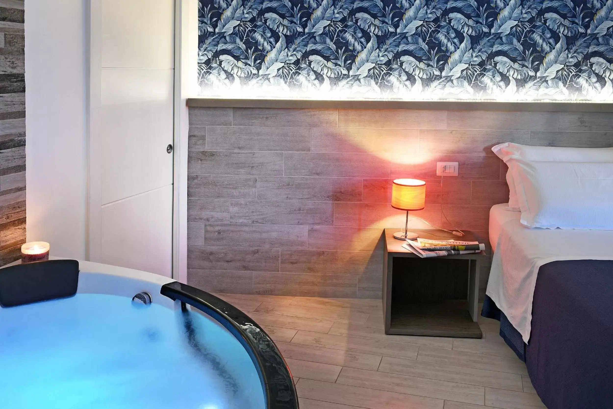 Hot Tub in Barbarella HOTEL SPA