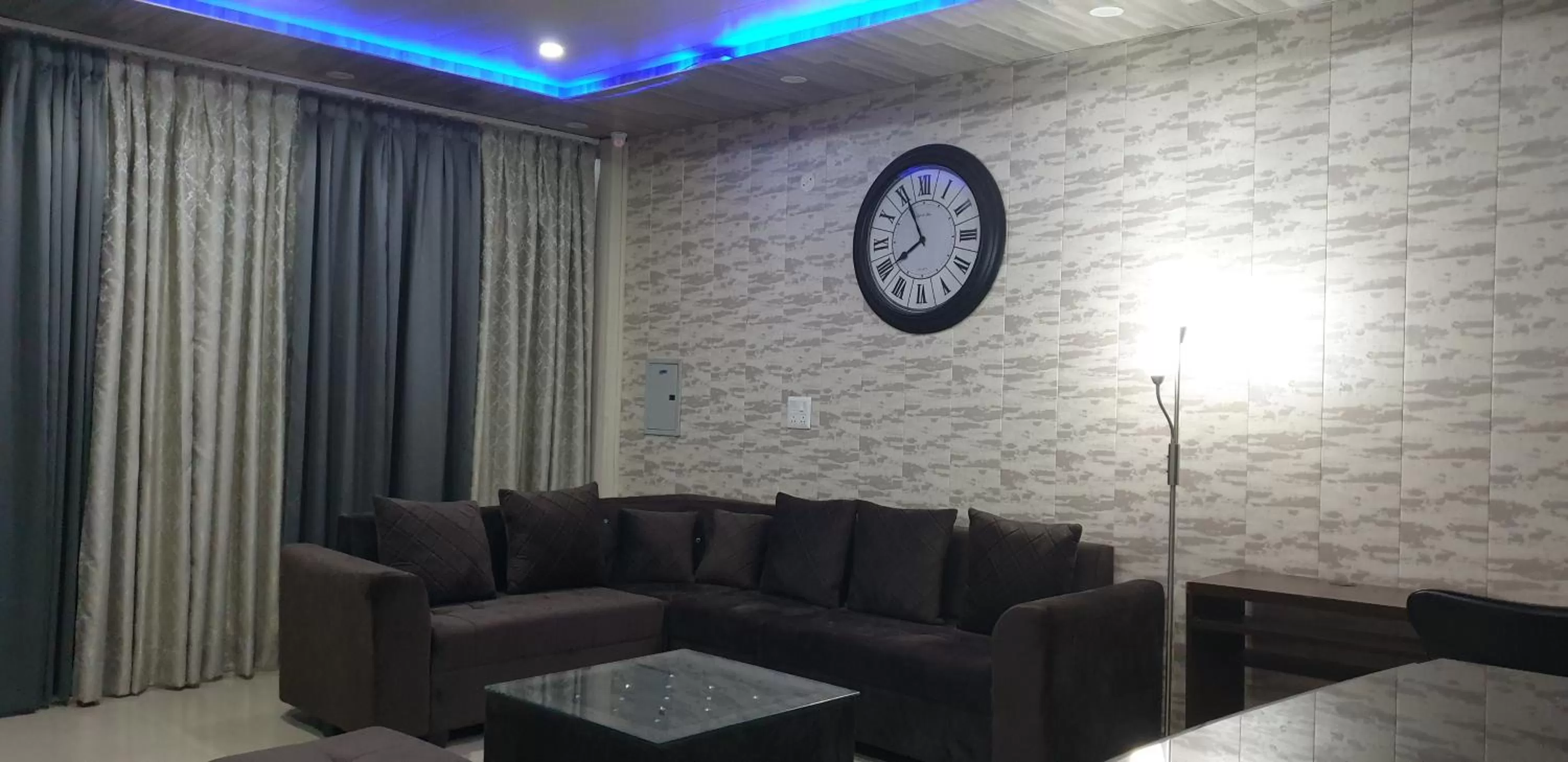 Living room in Maple Leaf Hotel