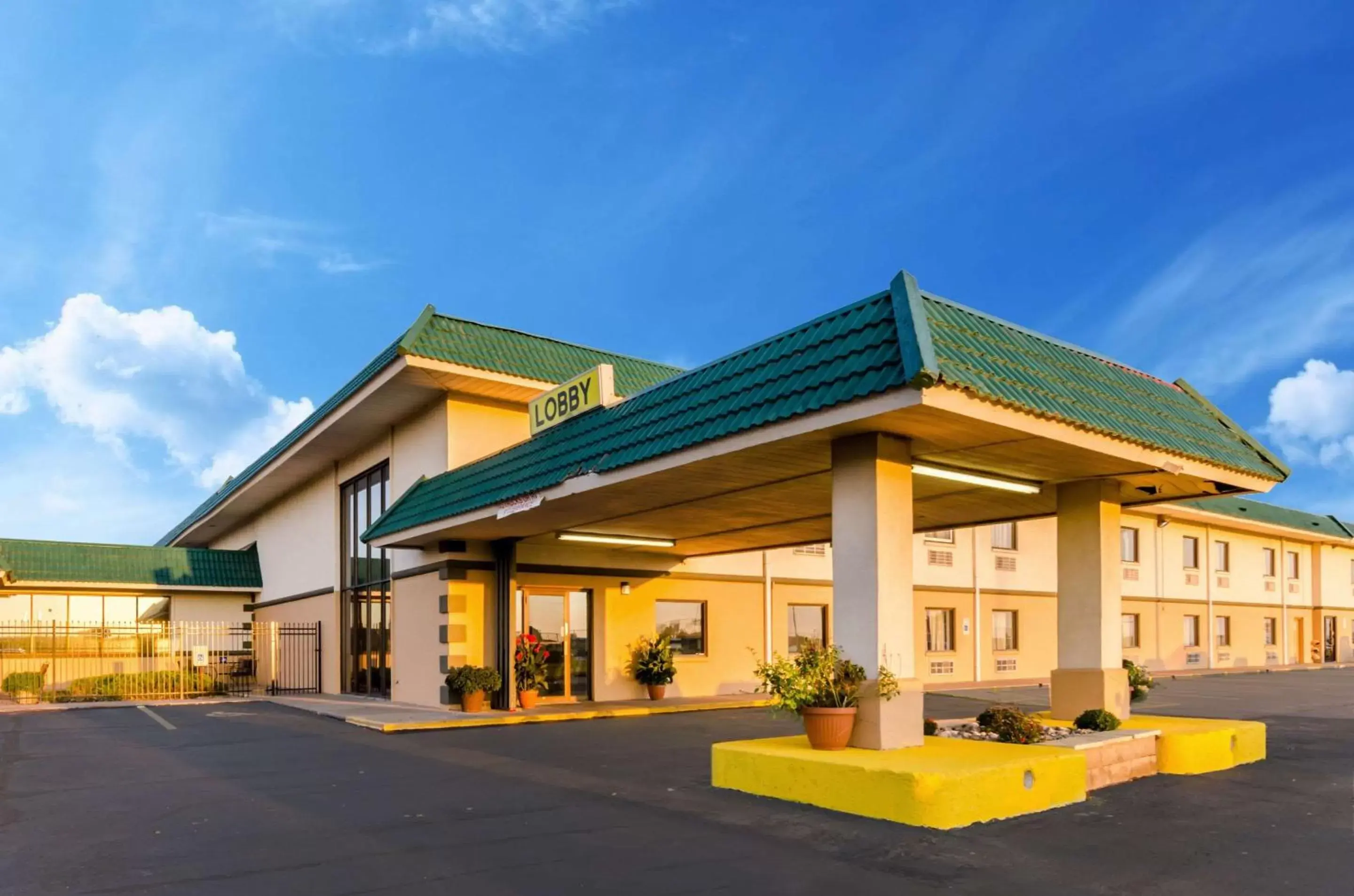 Property Building in Quality Inn & Suites Salina