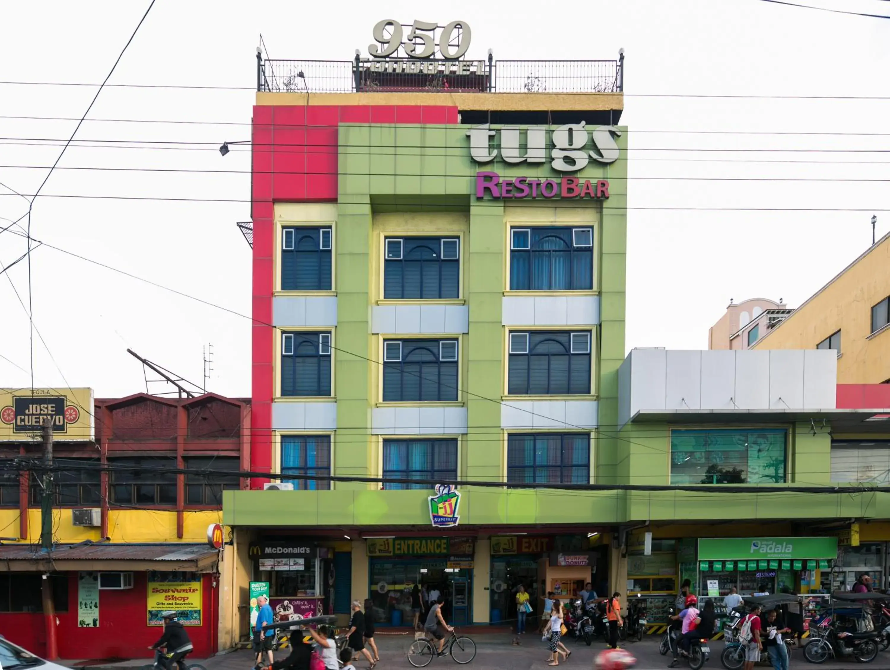 Facade/entrance, Property Building in 950 Condotel