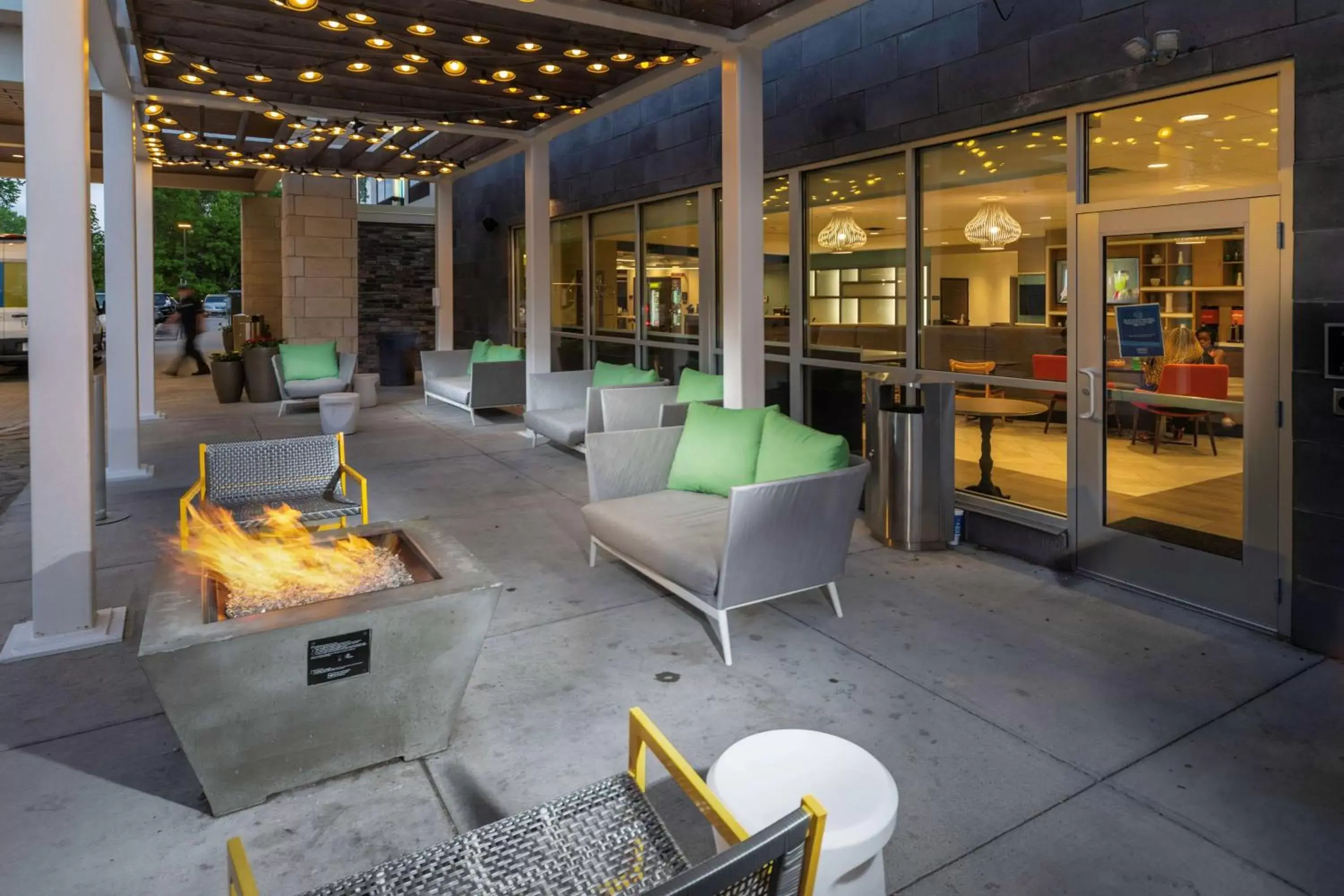 Patio in Tru By Hilton Minneapolis Mall of America