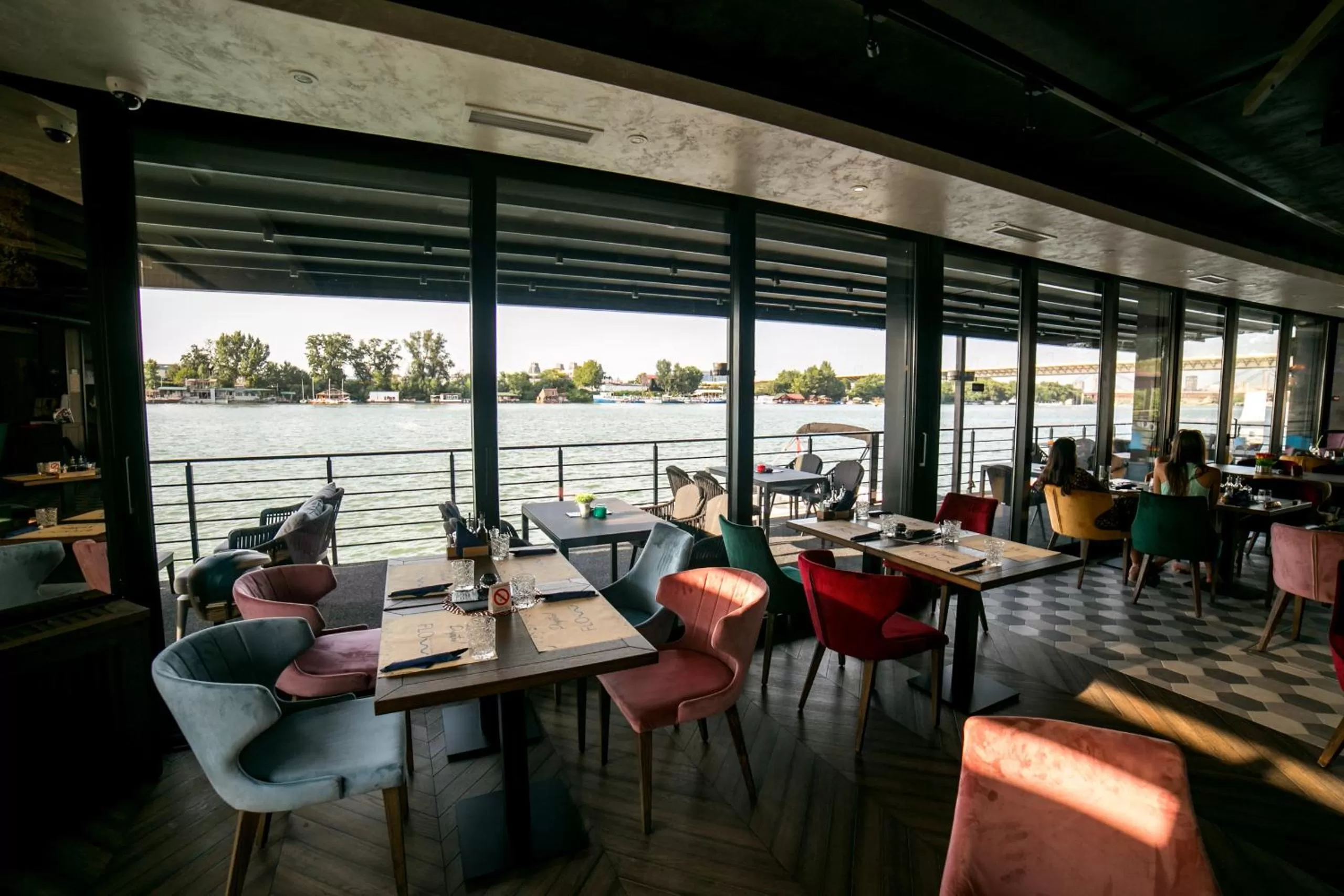 Restaurant/places to eat in FLOW