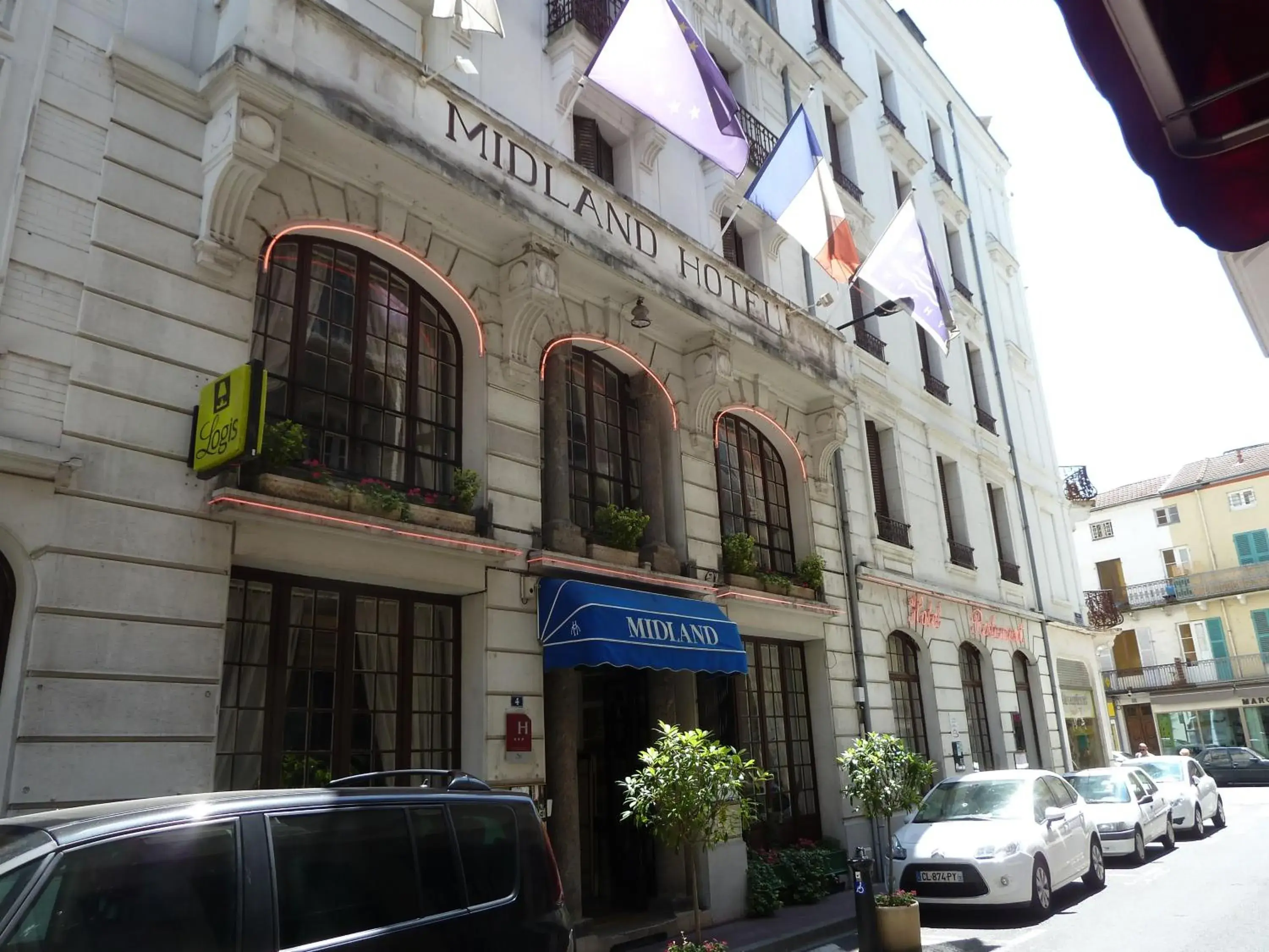 Facade/entrance, Property Building in Logis Le Midland