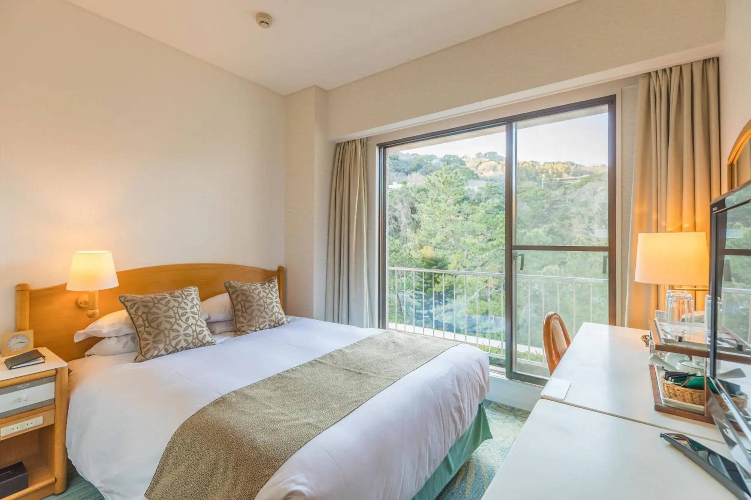 Mountain view, Bed in Izu-Imaihama Tokyu Hotel