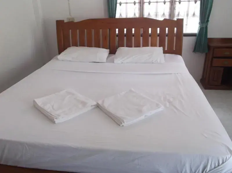 Bed in Palm Point Village