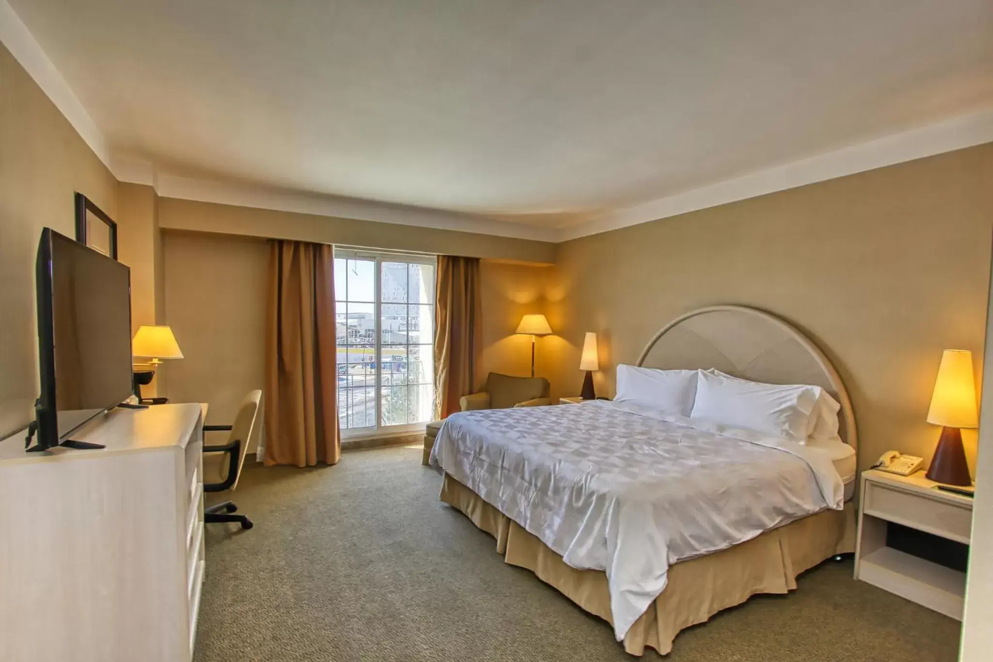 Photo of the whole room, Bed in Holiday Inn Leon-Convention Center by IHG Photo of the whole room, Bed in Holiday Inn Leon-Convention Center by IHG