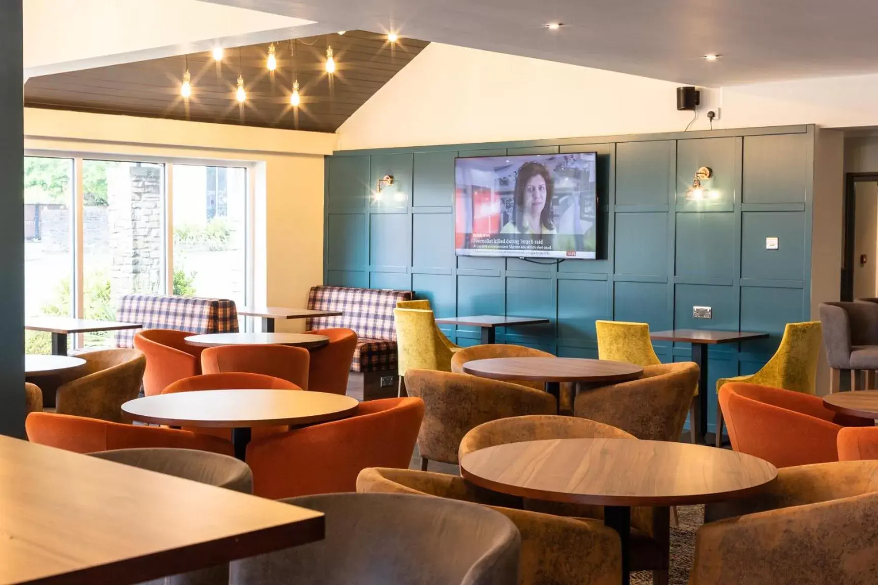 Restaurant/places to eat, Lounge/Bar in Almondsbury Interchange Hotel