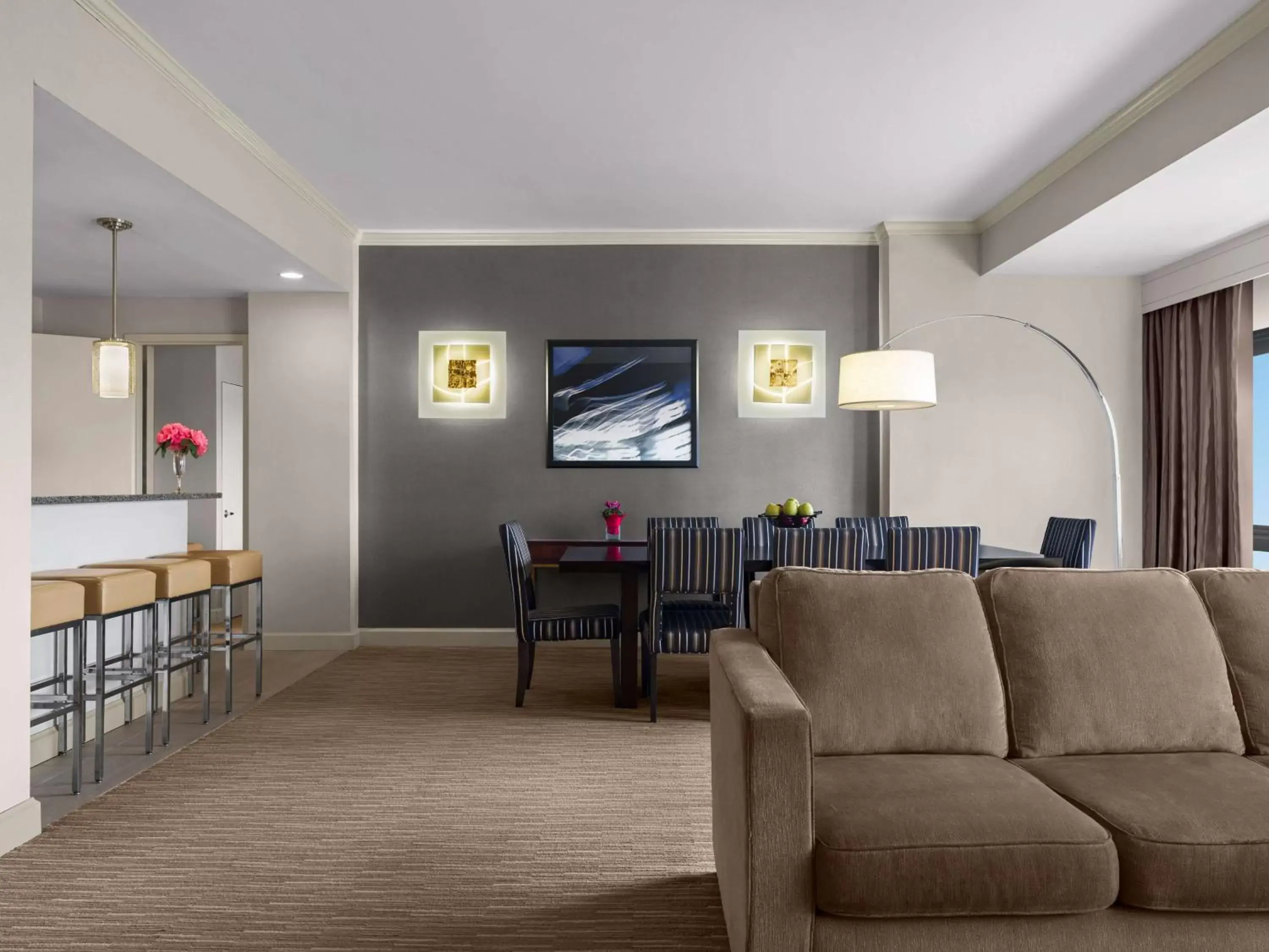 Living room, Seating Area in DoubleTree by Hilton Fort Lee/George Washington Bridge