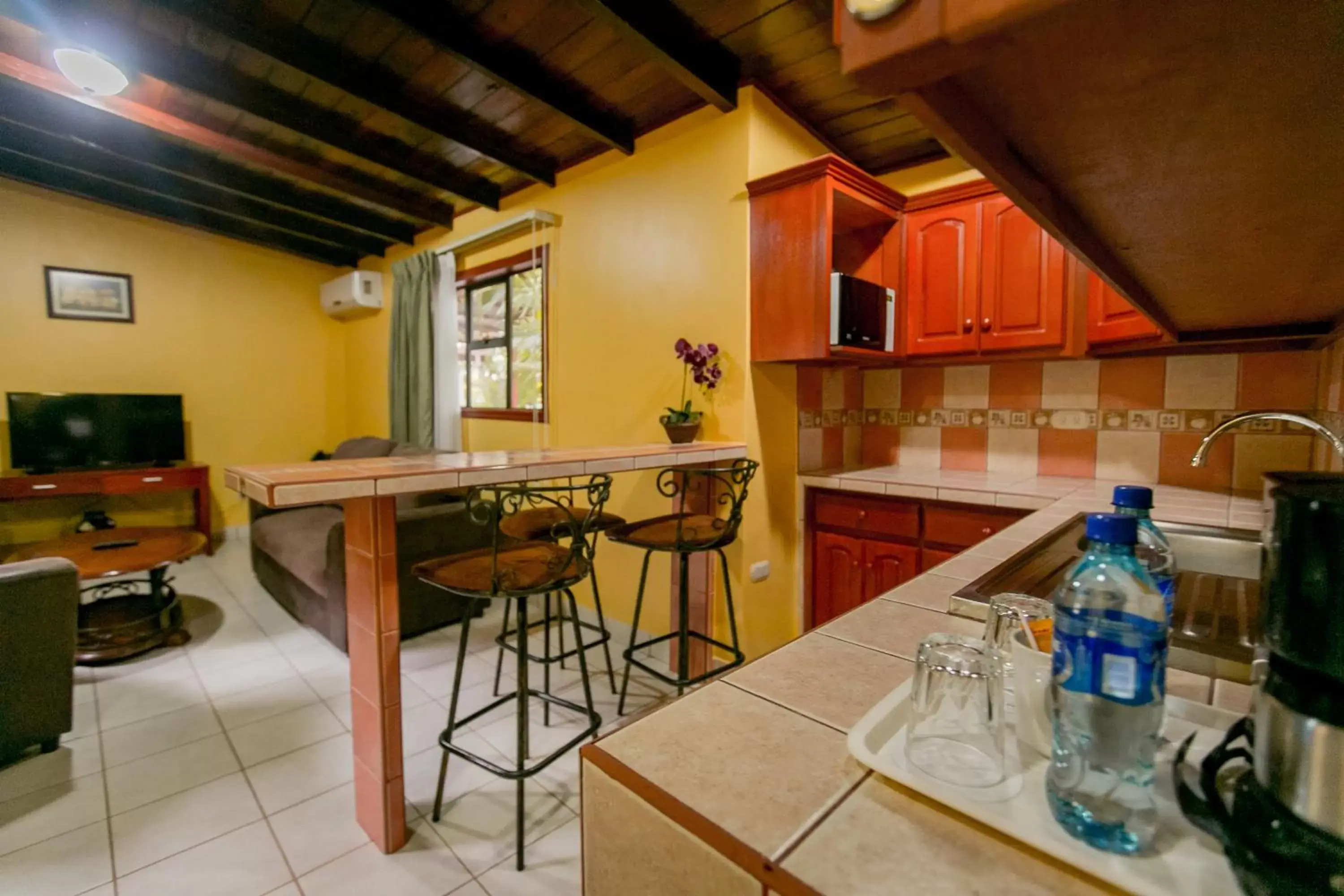 Kitchen or kitchenette, Kitchen/Kitchenette in Best Western Las Mercedes Airport